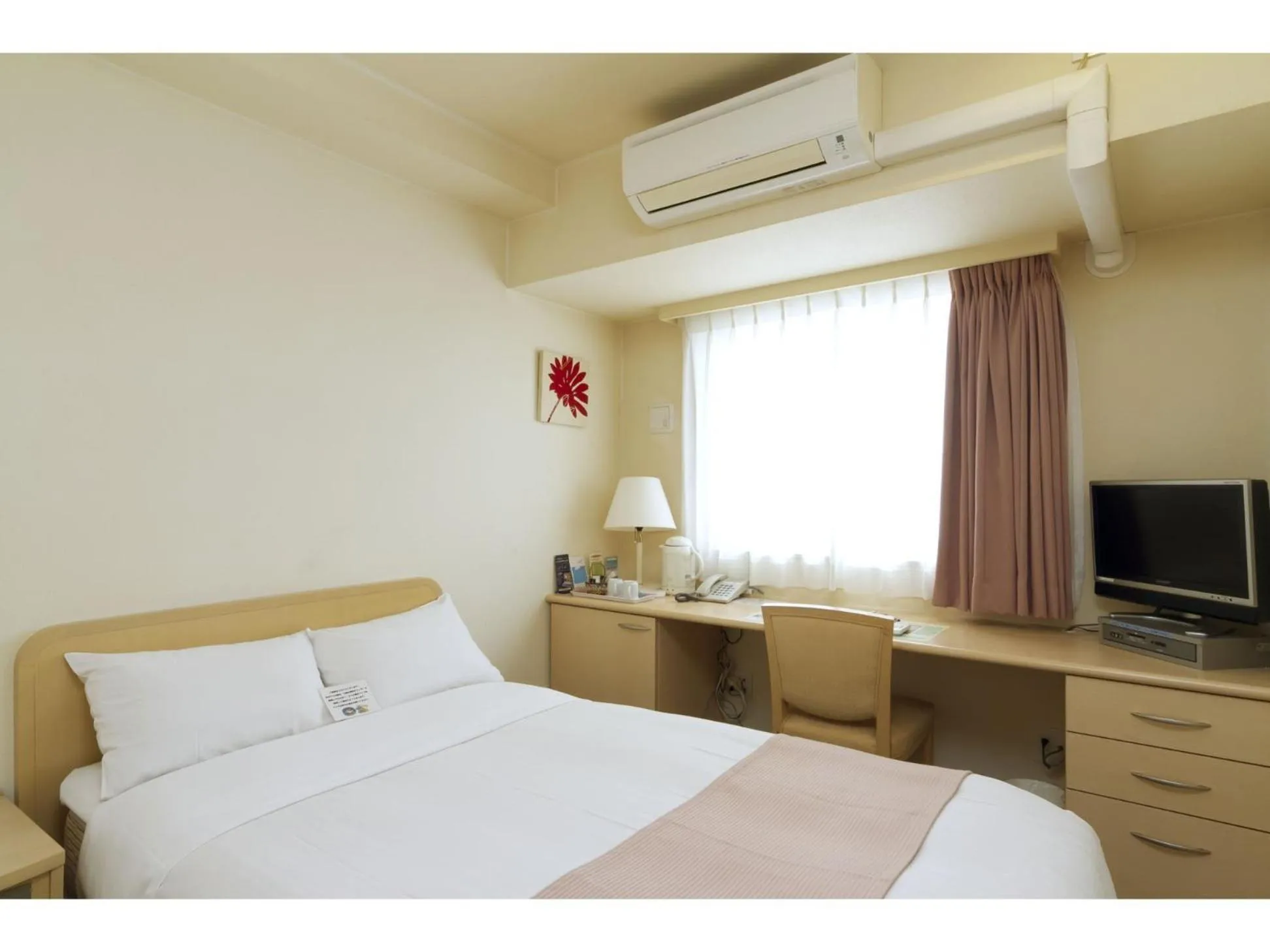 Photo of the whole room, Bed in Hotel Famy Inn Kinshicho