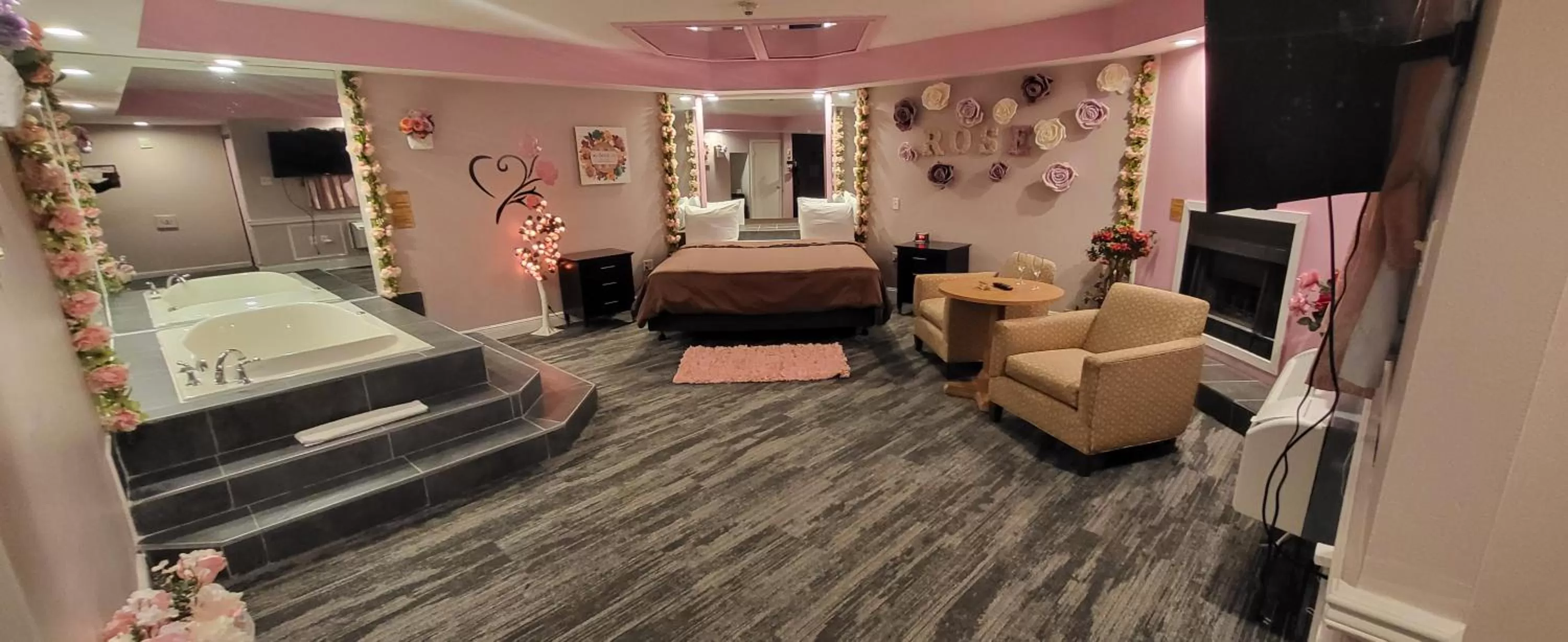 Bed in Inn of the Dove Harrisburg-Hershey Romantic Suites