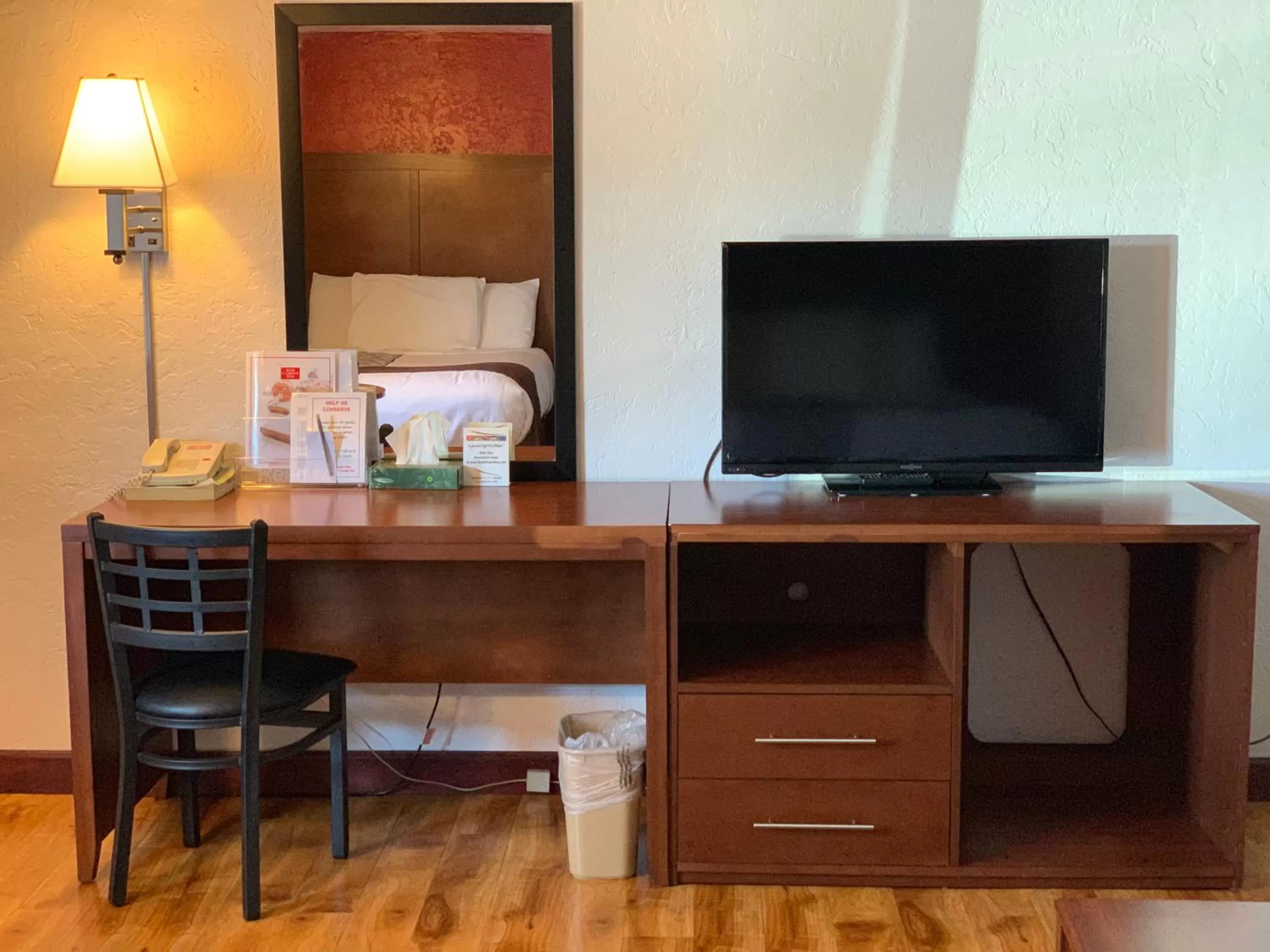 Photo of the whole room in Red Carpet Inn Medford