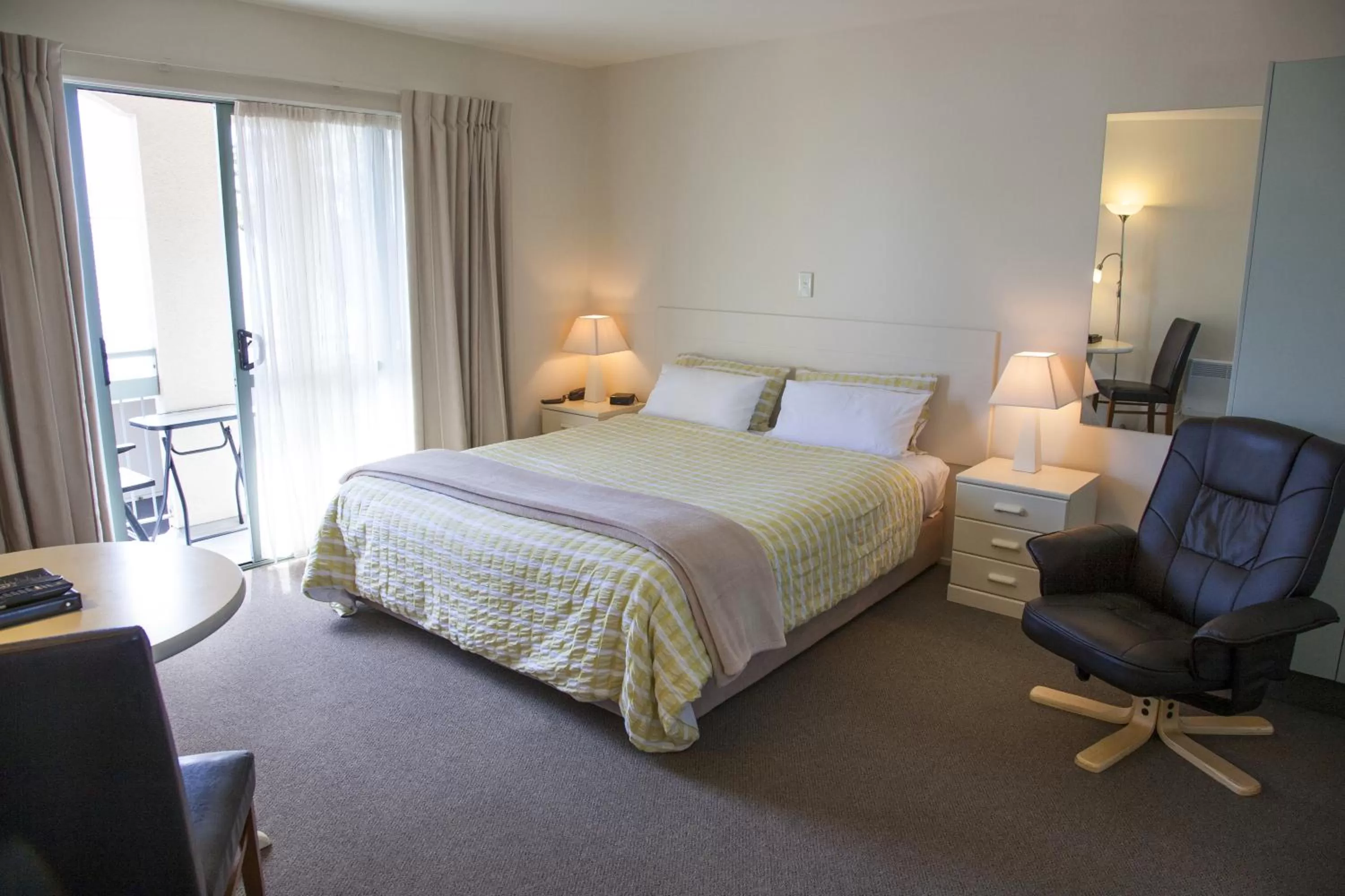 Photo of the whole room, Bed in Westport Spa Motel