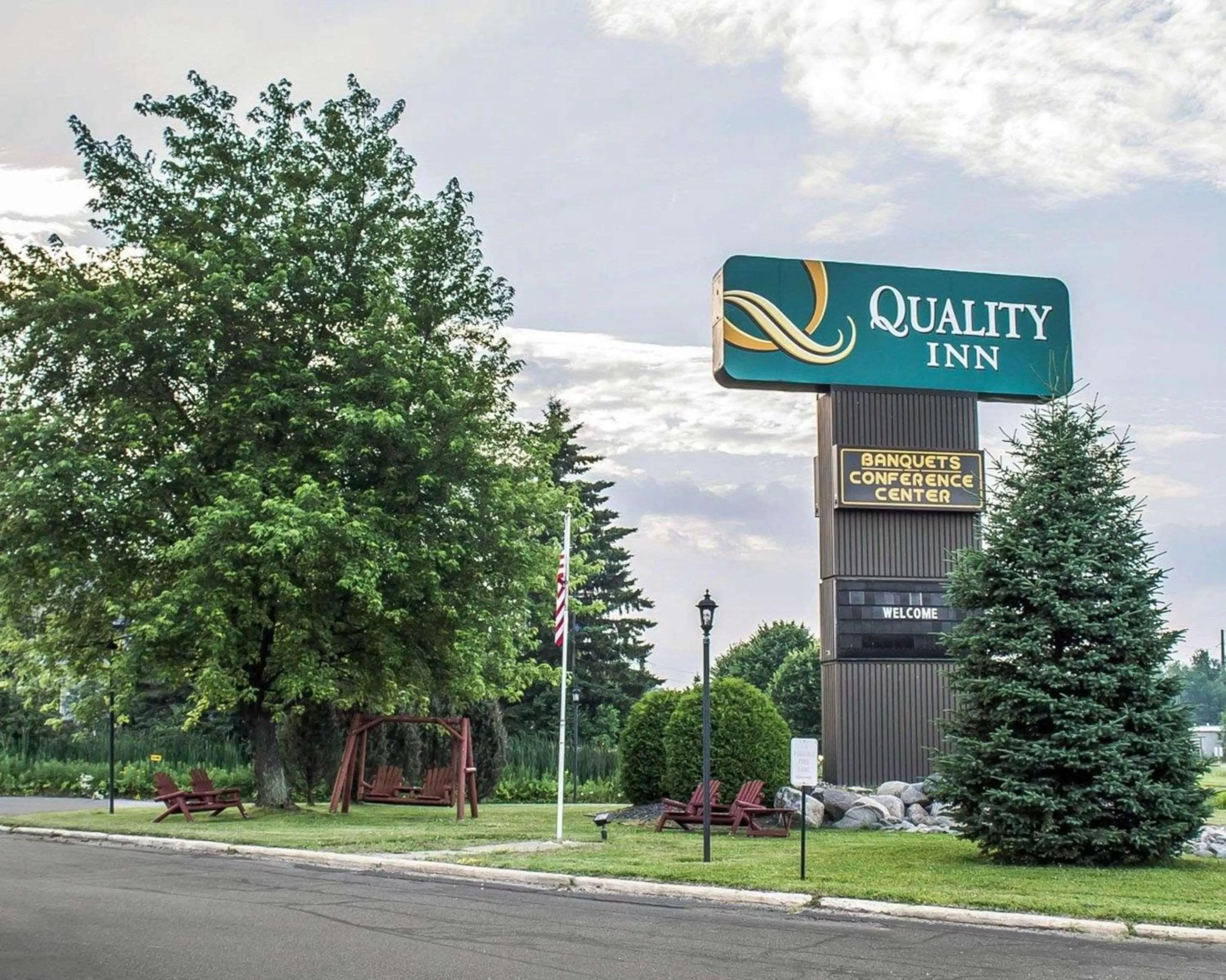 Property building in Quality Inn Rhinelander
