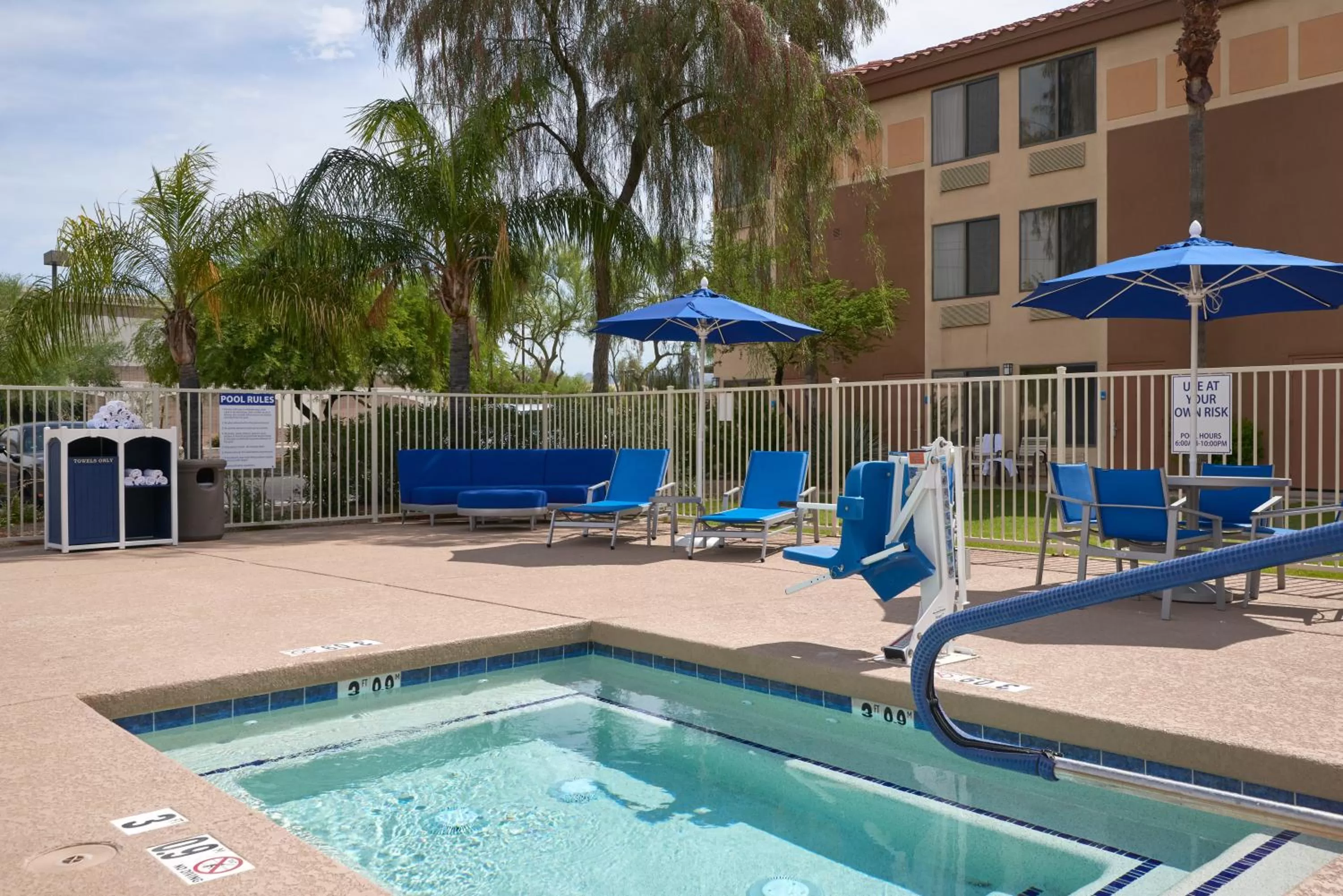 Swimming pool in Holiday Inn Express Scottsdale North by IHG