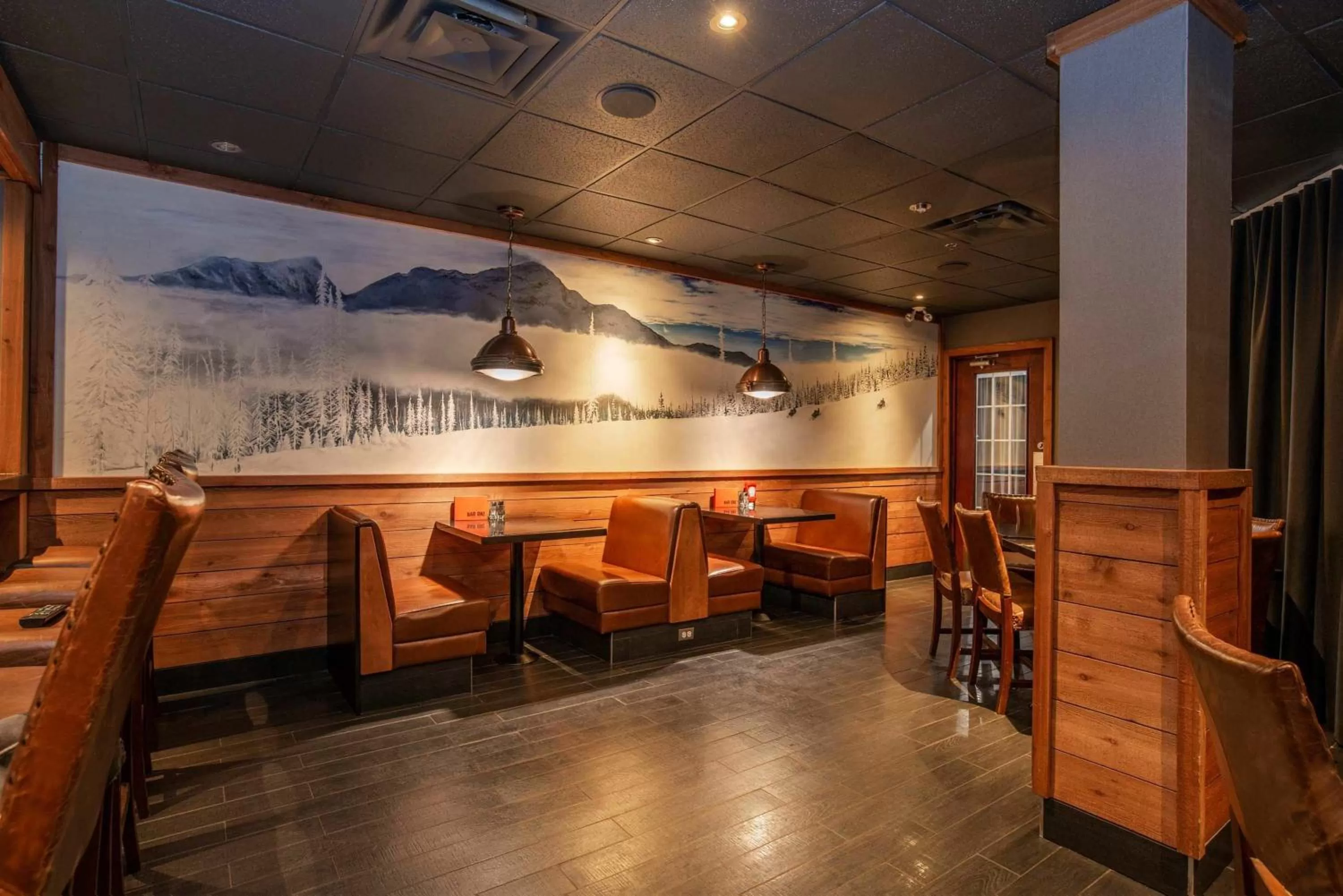 Lounge or bar in Sandman Hotel Revelstoke