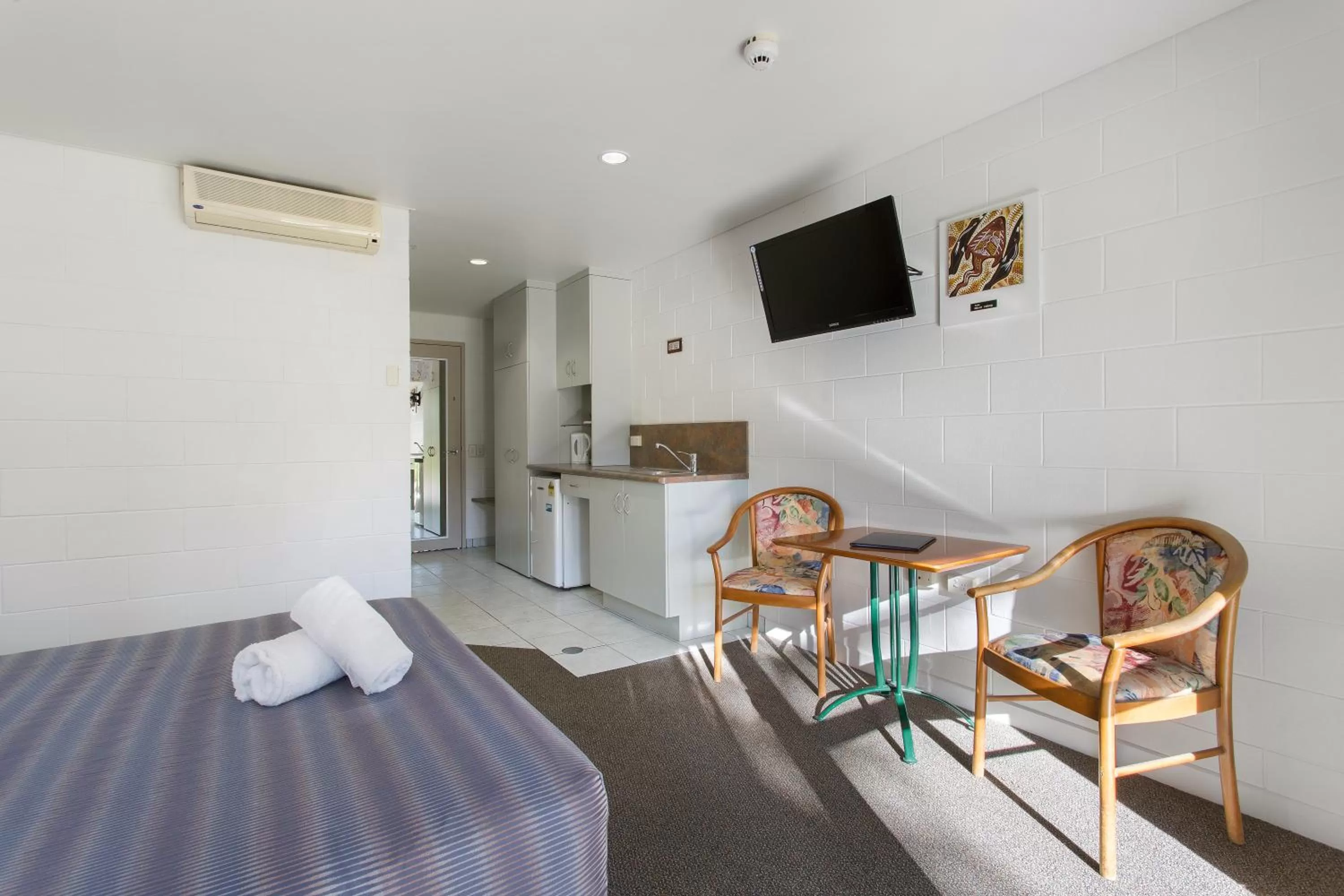 Photo of the whole room, Bed in Capricorn Motel & Conference Centre