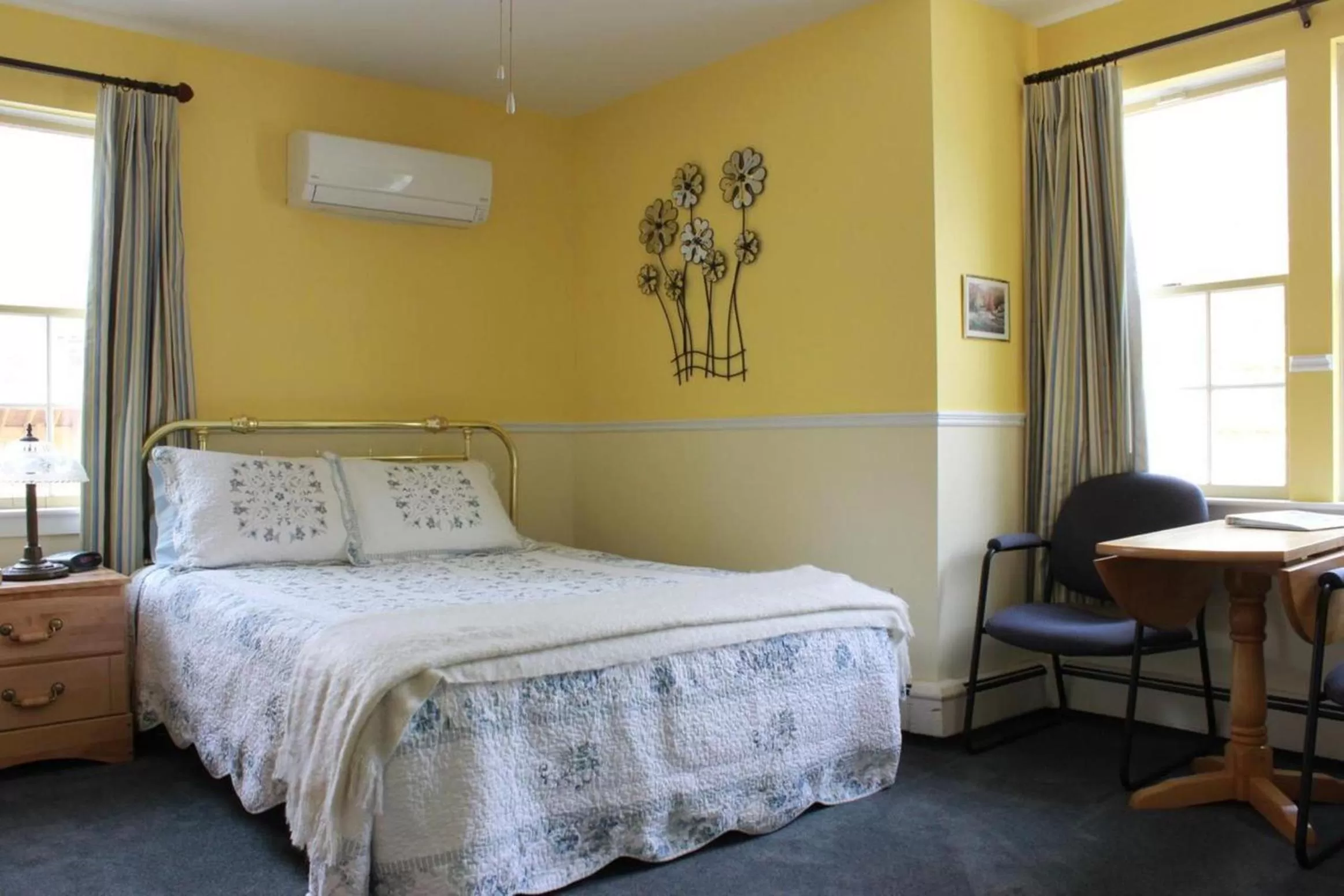 Bed in Garden South Park Inn