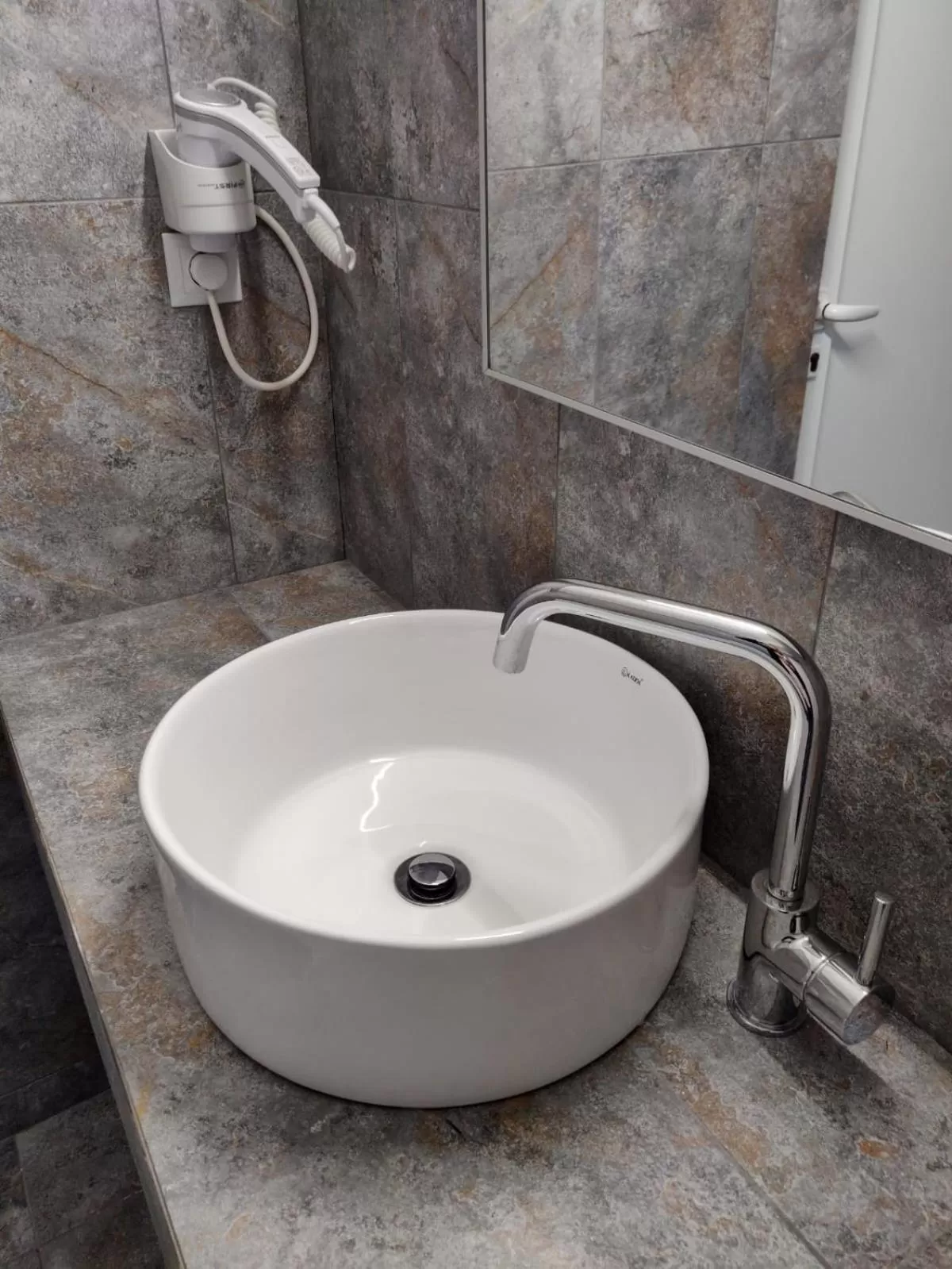 Bathroom in Pensiunea Pictorilor