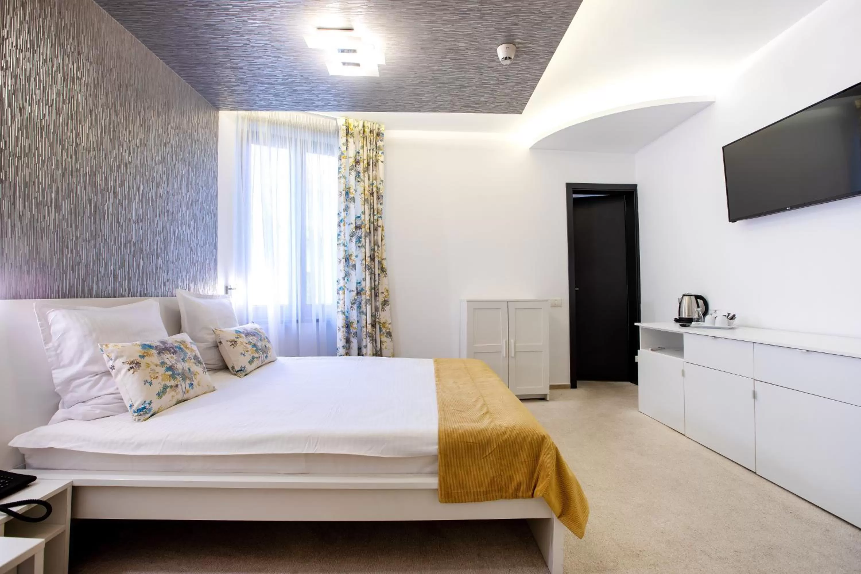 Bedroom, Bed in Hotel Duke Romana City Center