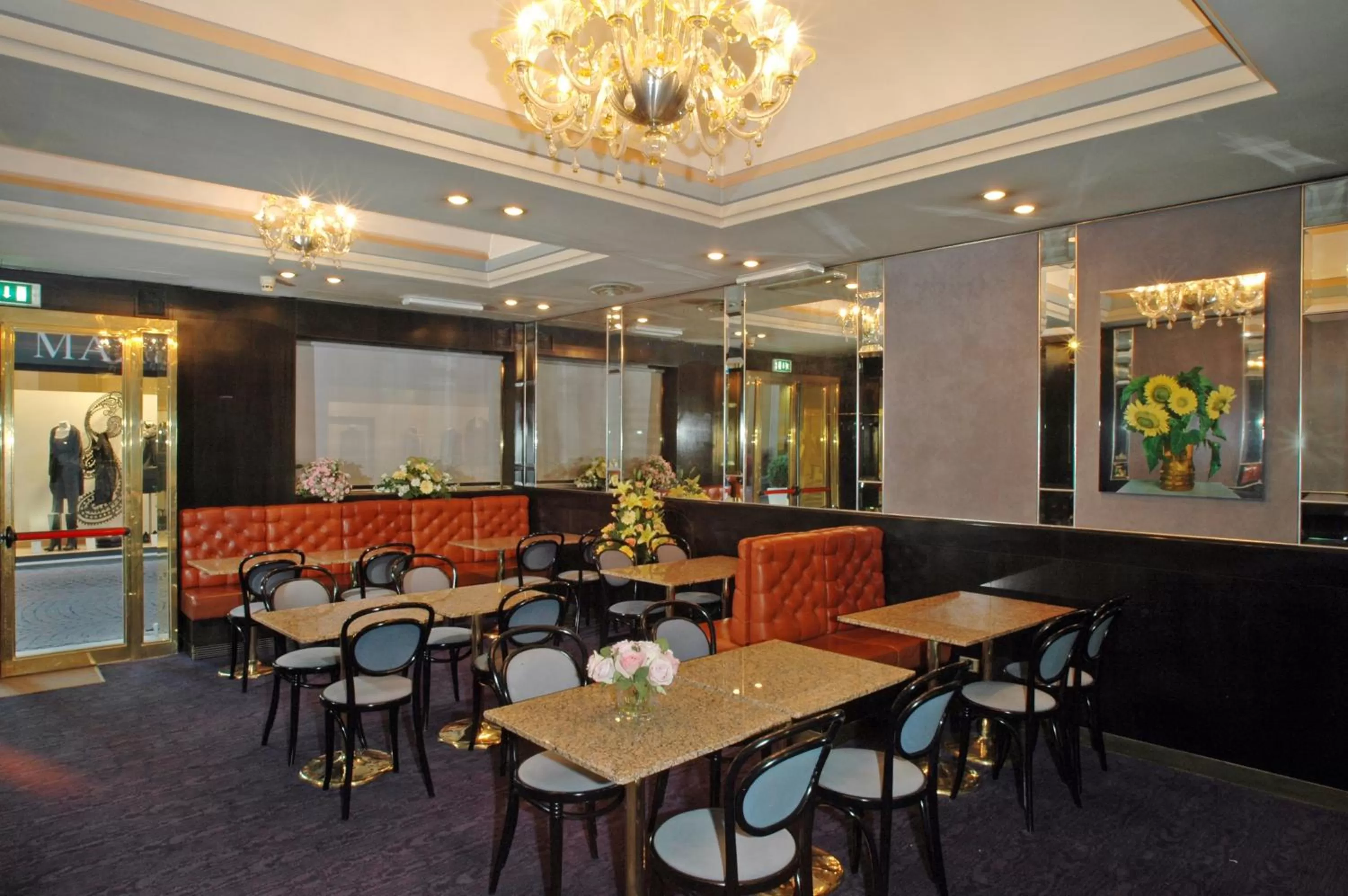 Restaurant/places to eat in Hotel Centrale Byron