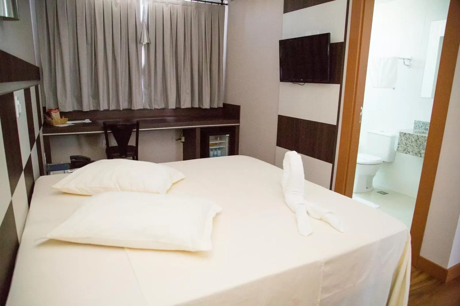 Bed in Hotel Maestro Executive Toledo