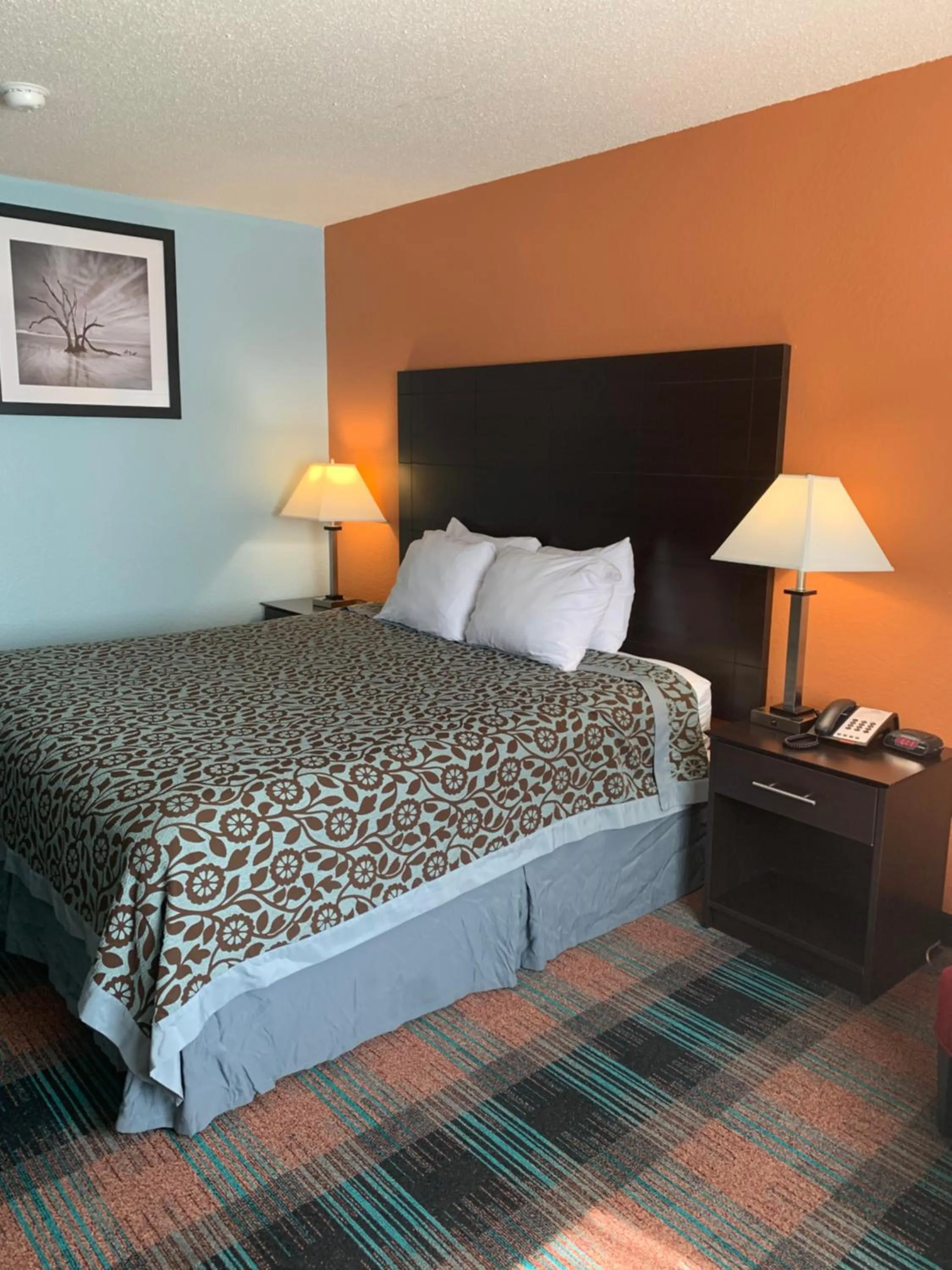 Bedroom in Days Inn by Wyndham Greenwood SC