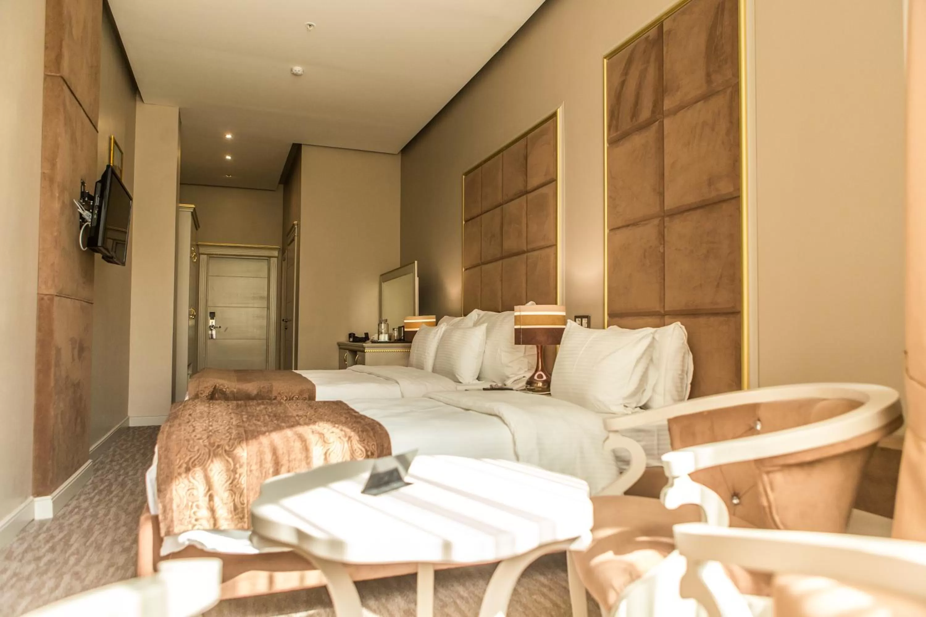 Bedroom, Bed in Grand Sapphire Hotel