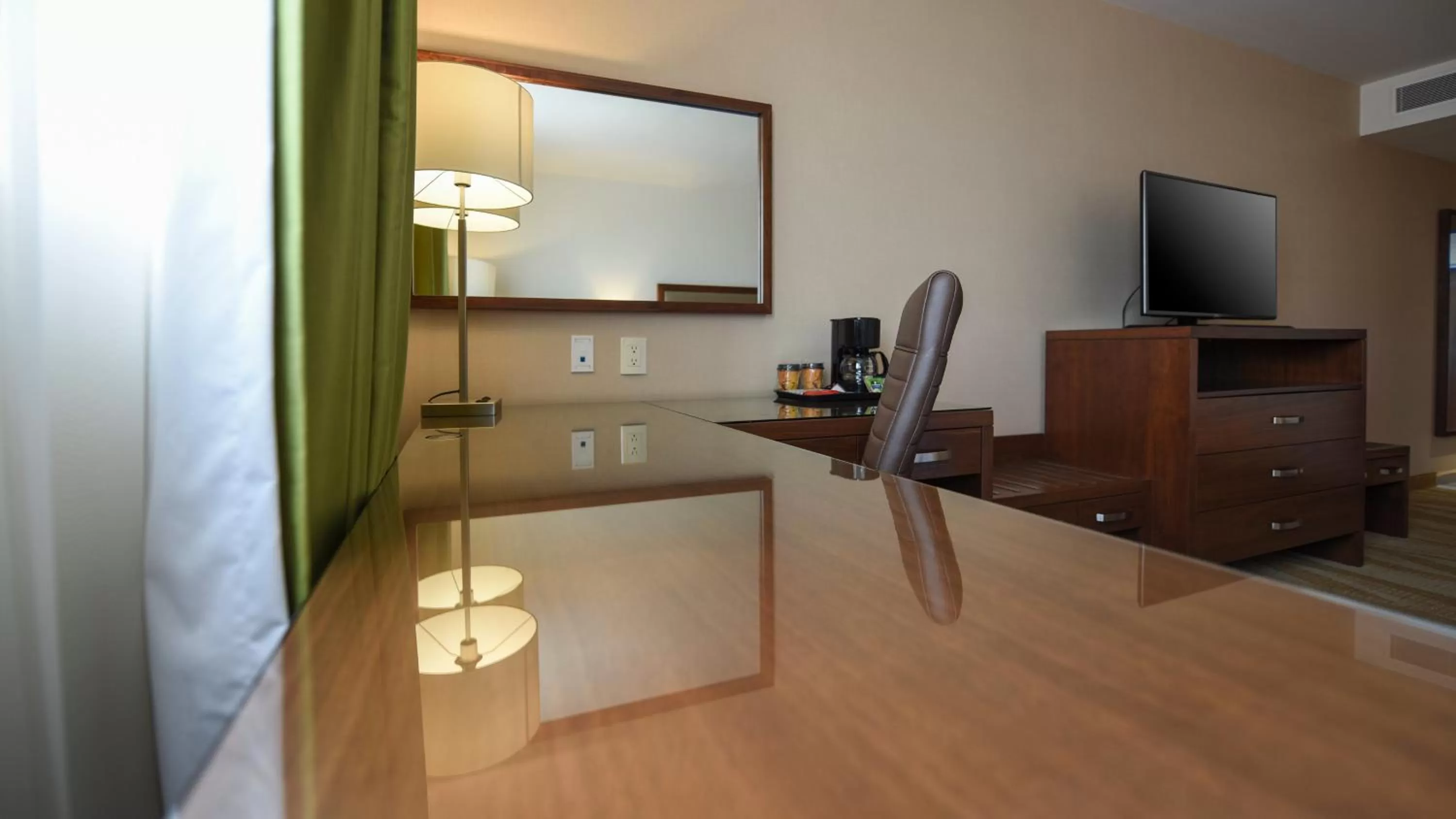 Bedroom in Holiday Inn Express and Suites Celaya by IHG