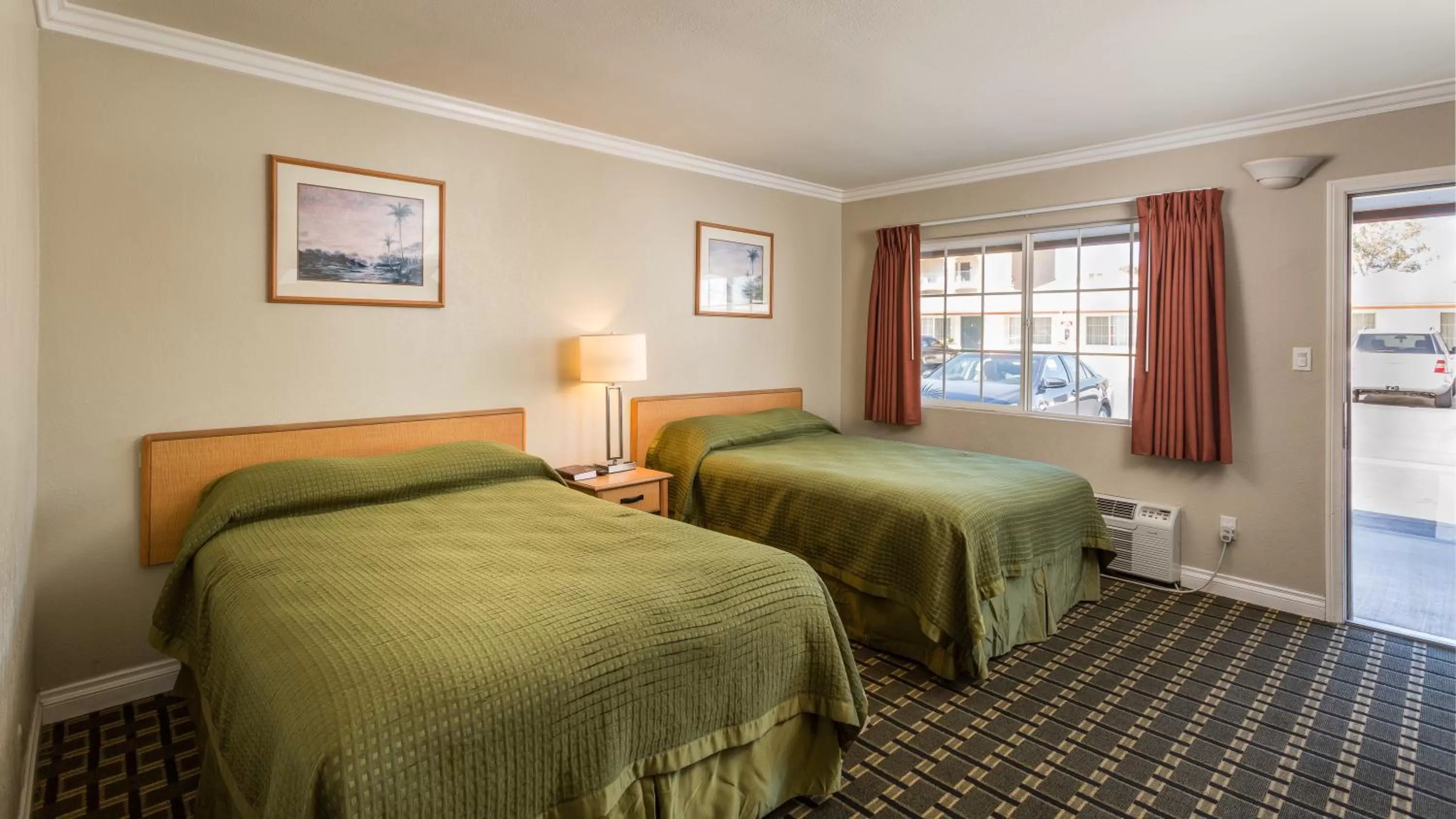 Bedroom, Bed in Harbor Motel