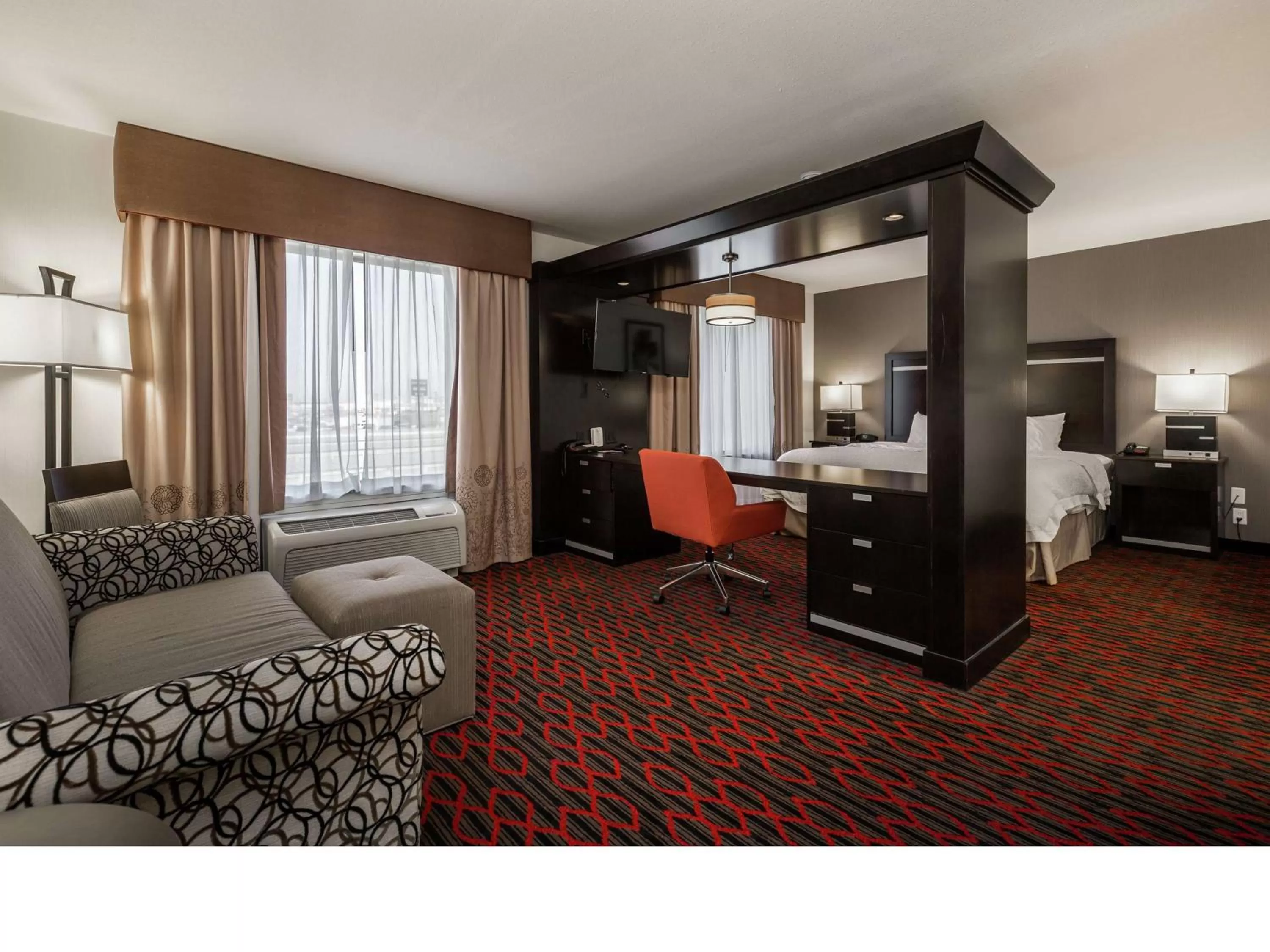 Bedroom in Hampton Inn & Suites by Hilton Lethbridge