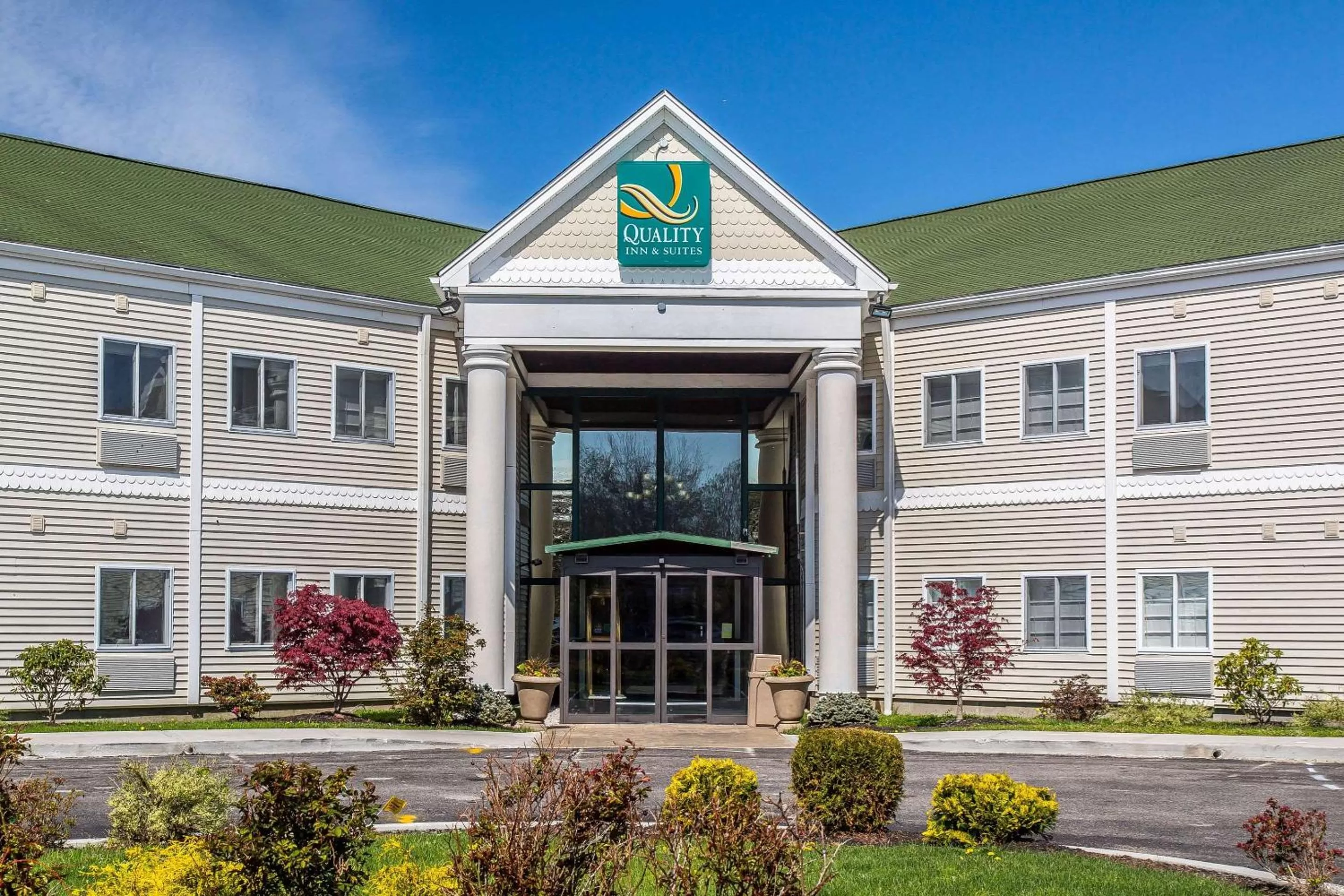 Property building in Quality Inn & Suites Middletown - Newport