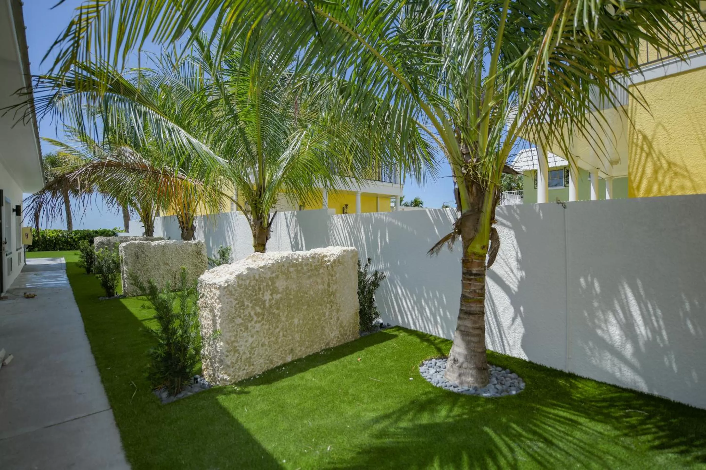 Garden in Casey Key Resorts - Beachfront