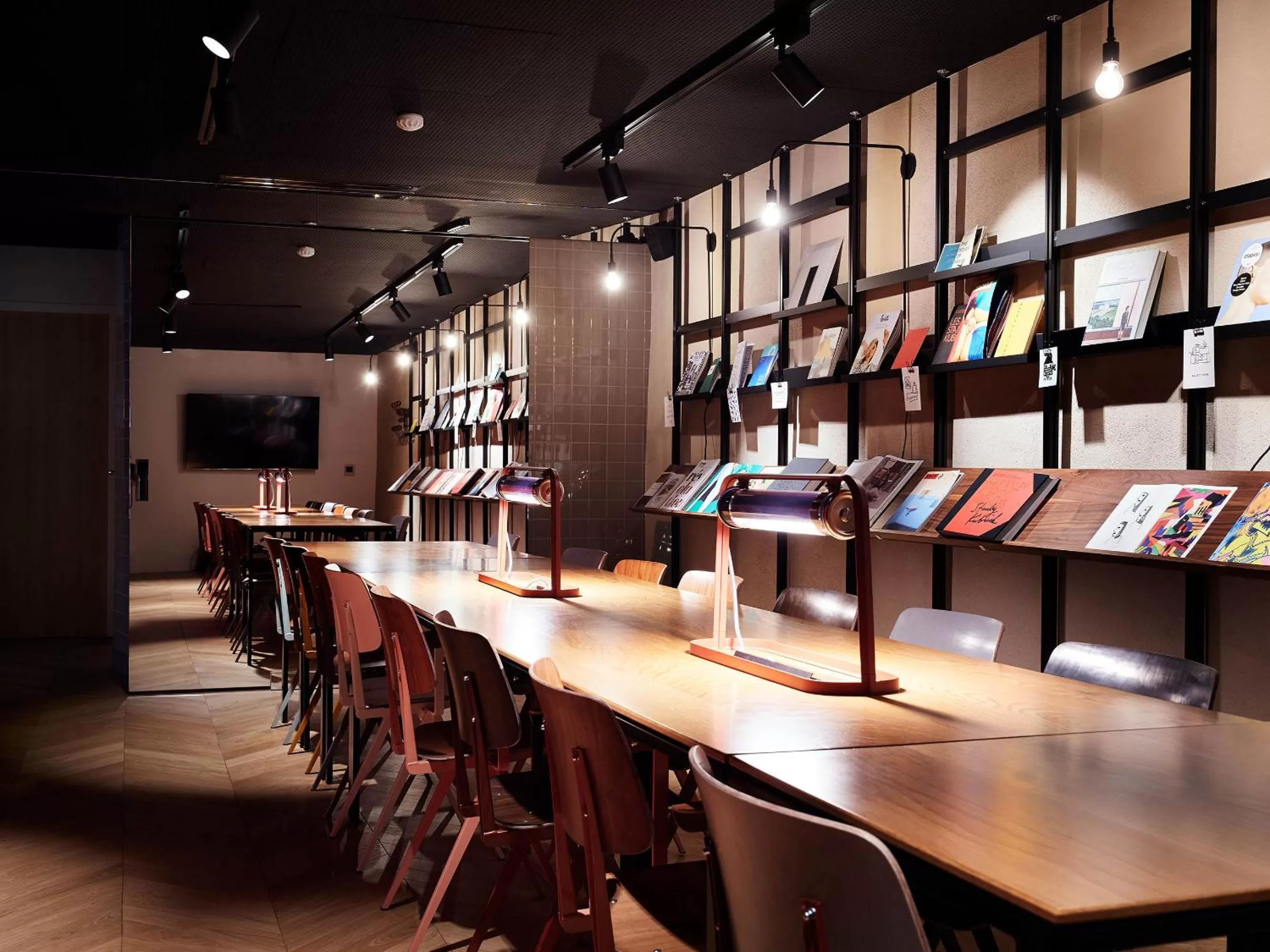 Business facilities in French Theory