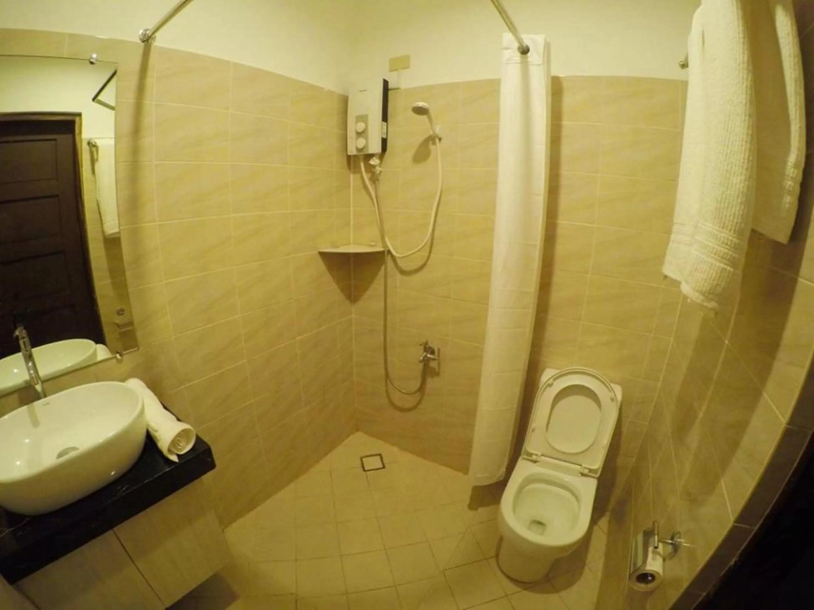 Shower in Golden Gate Suites