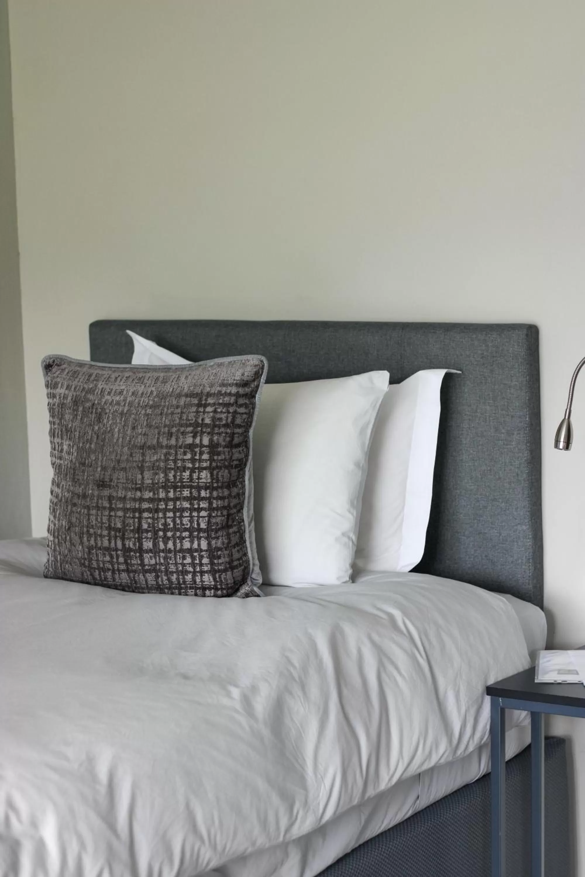 Bedroom, Bed in The Raz