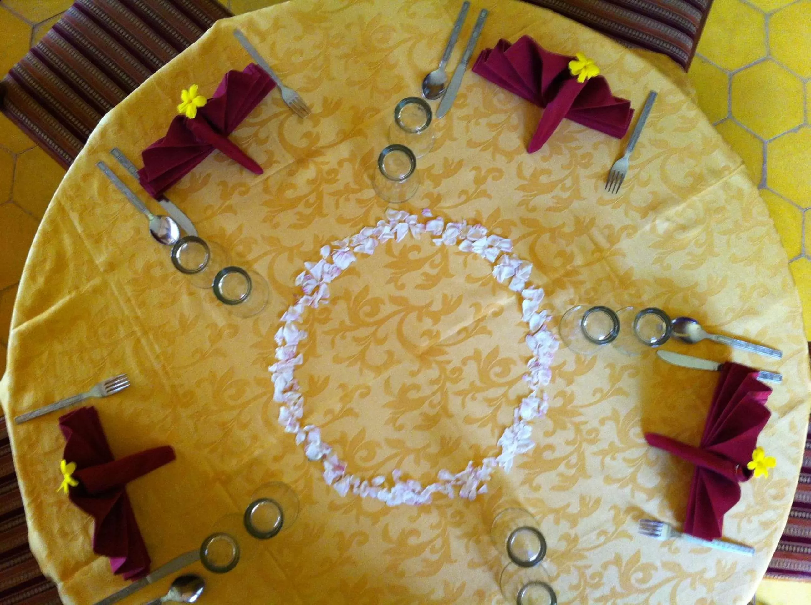 Restaurant/places to eat, Bathroom in Auberge Tinit