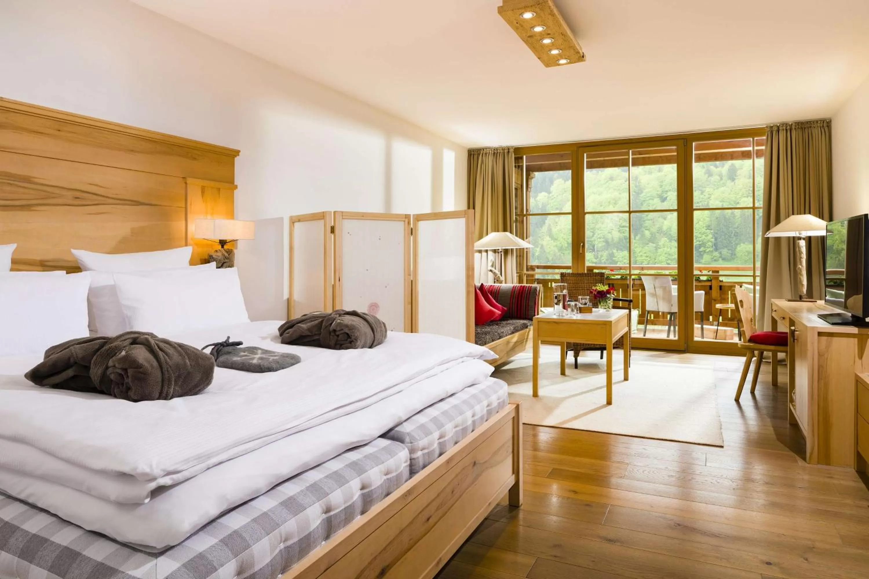 Photo of the whole room, Bed in Berghotel Rehlegg