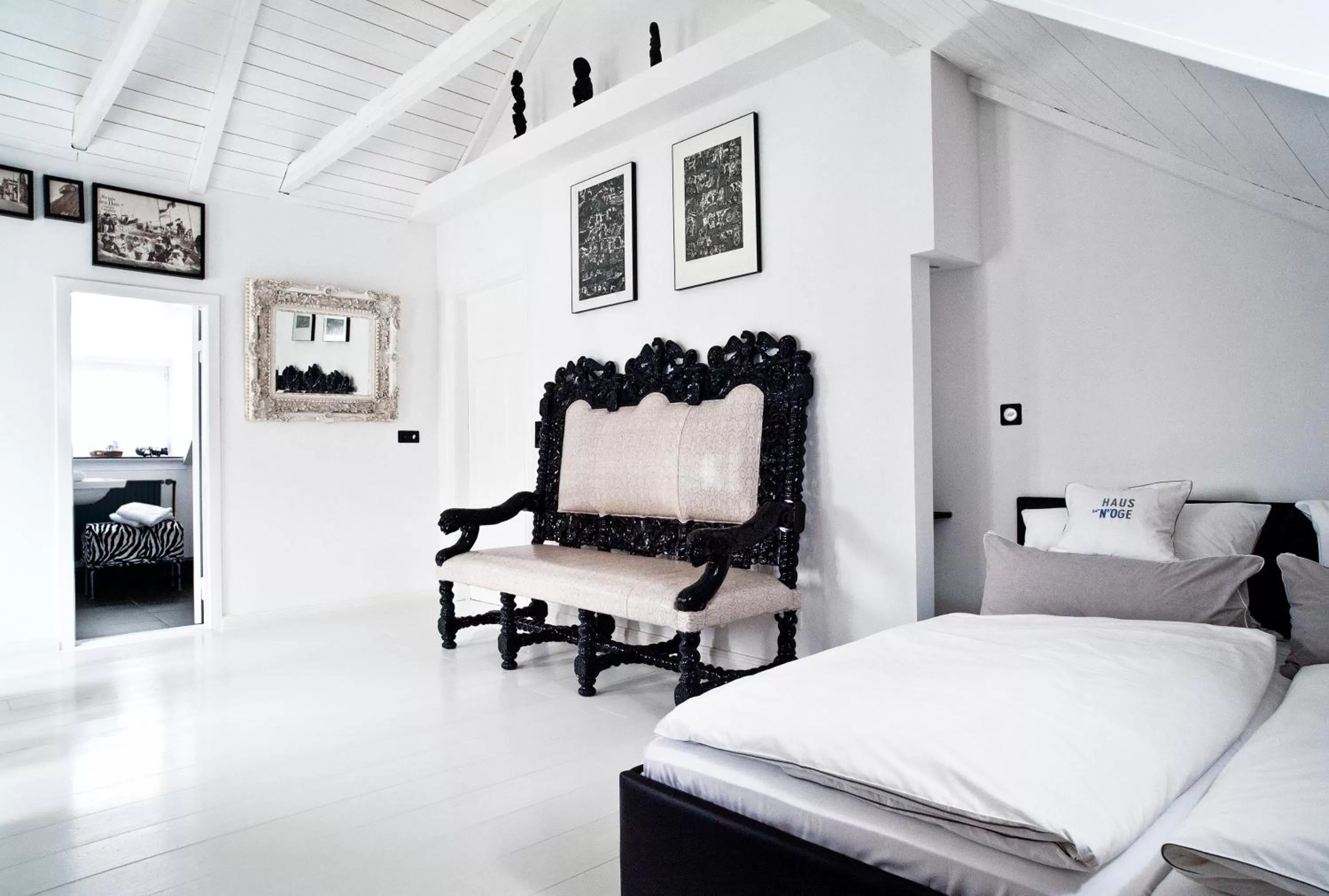 Photo of the whole room in Boutique Hotel Haus Noge Sylt - Kapitaenshaus strandnah