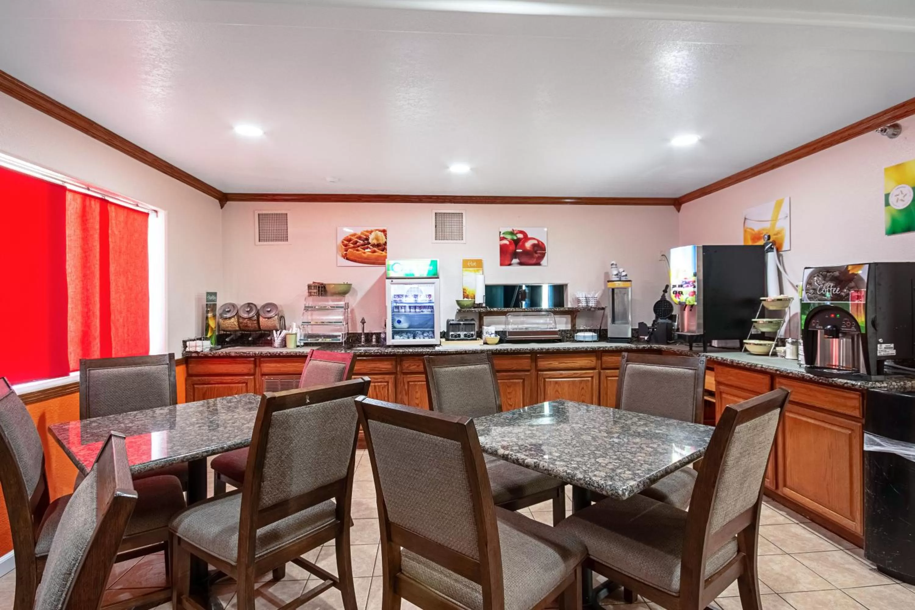 Breakfast in Quality Inn Dodge City