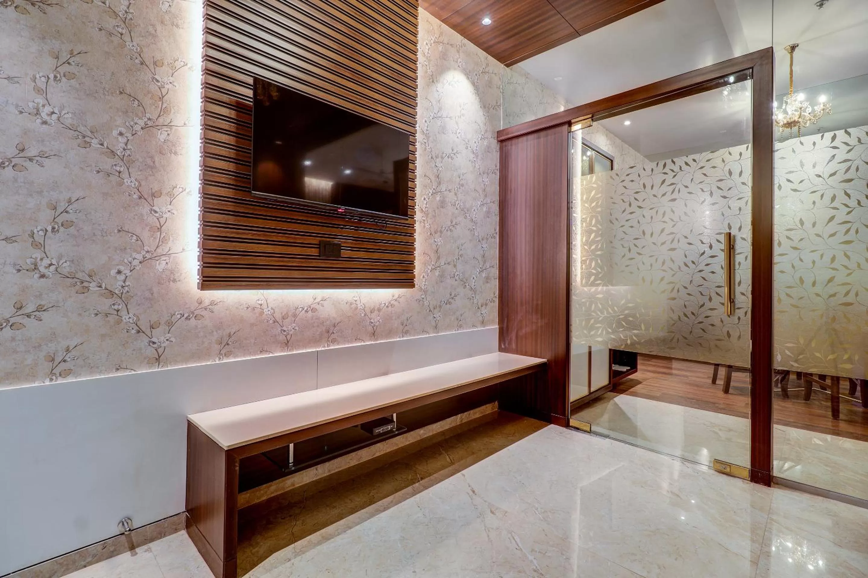 TV and multimedia in Hotel Gurudev Grand