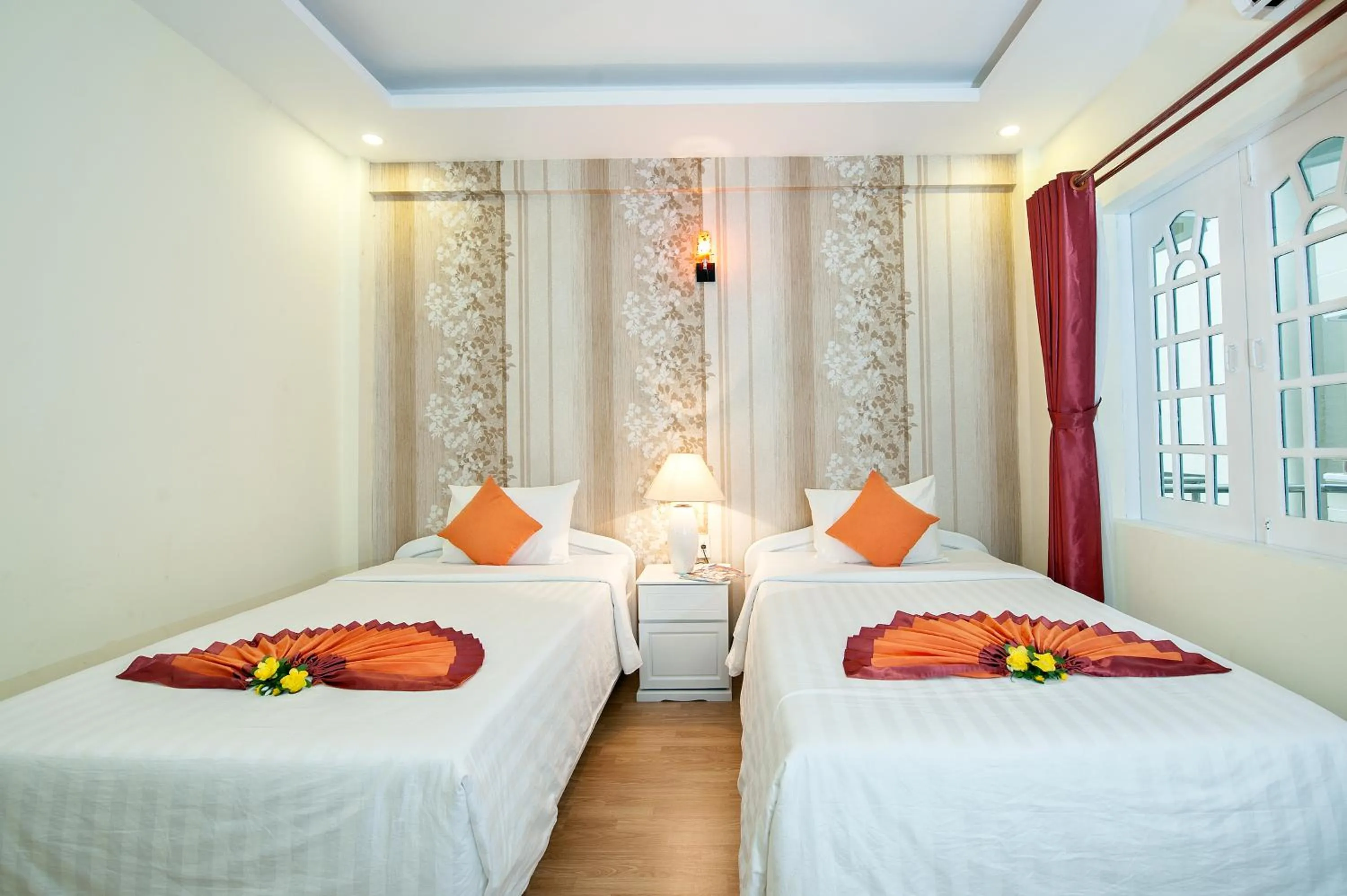 Bedroom, Bed in Palm Beach Hotel