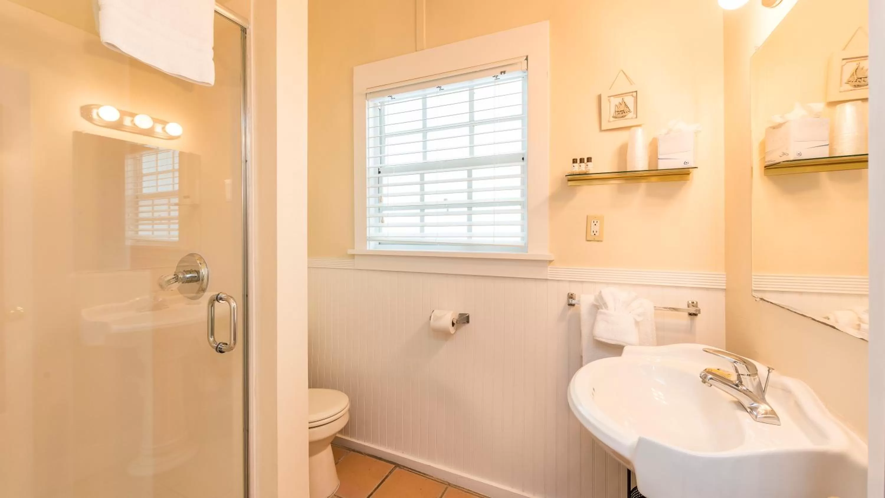 Shower in L'Habitation Guesthouse- Adult Exclusive