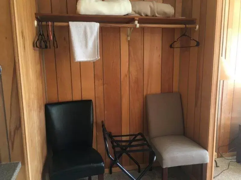 Budget Double or Twin Room in Tyee Restaurant and Motel Budget Double or Twin Room in Tyee Restaurant and Motel