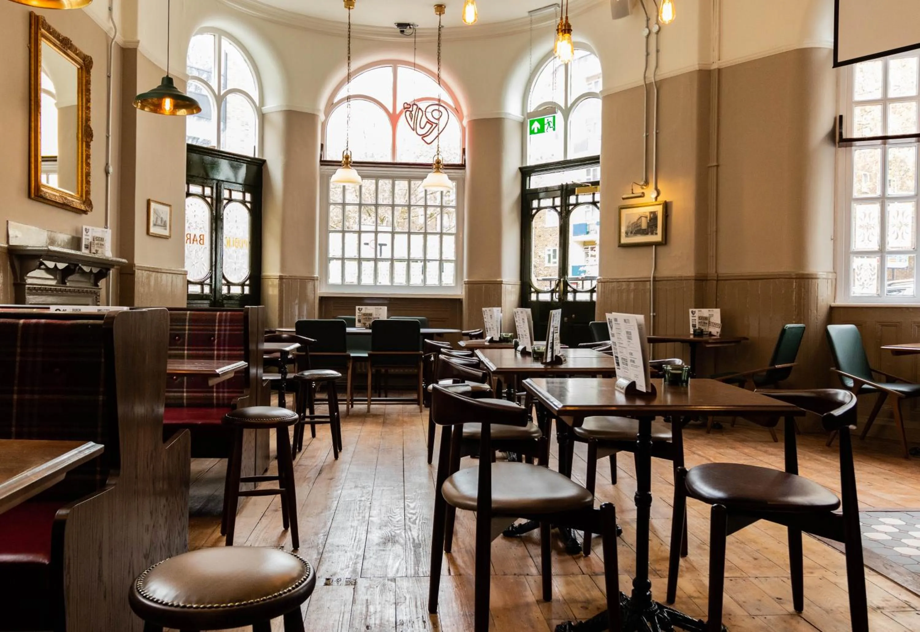 Restaurant/places to eat in PubLove @ The White Ferry, Victoria