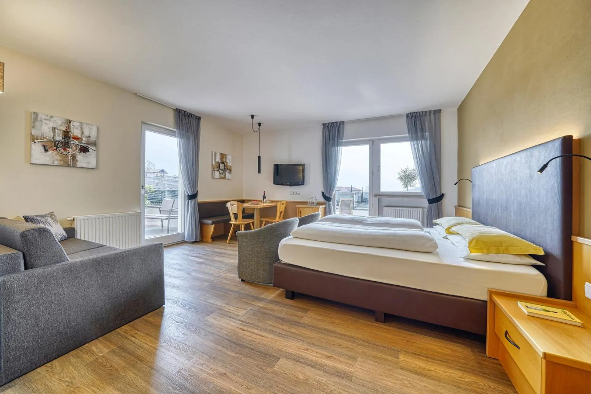 Bed in Das Mitterplarser Hotel