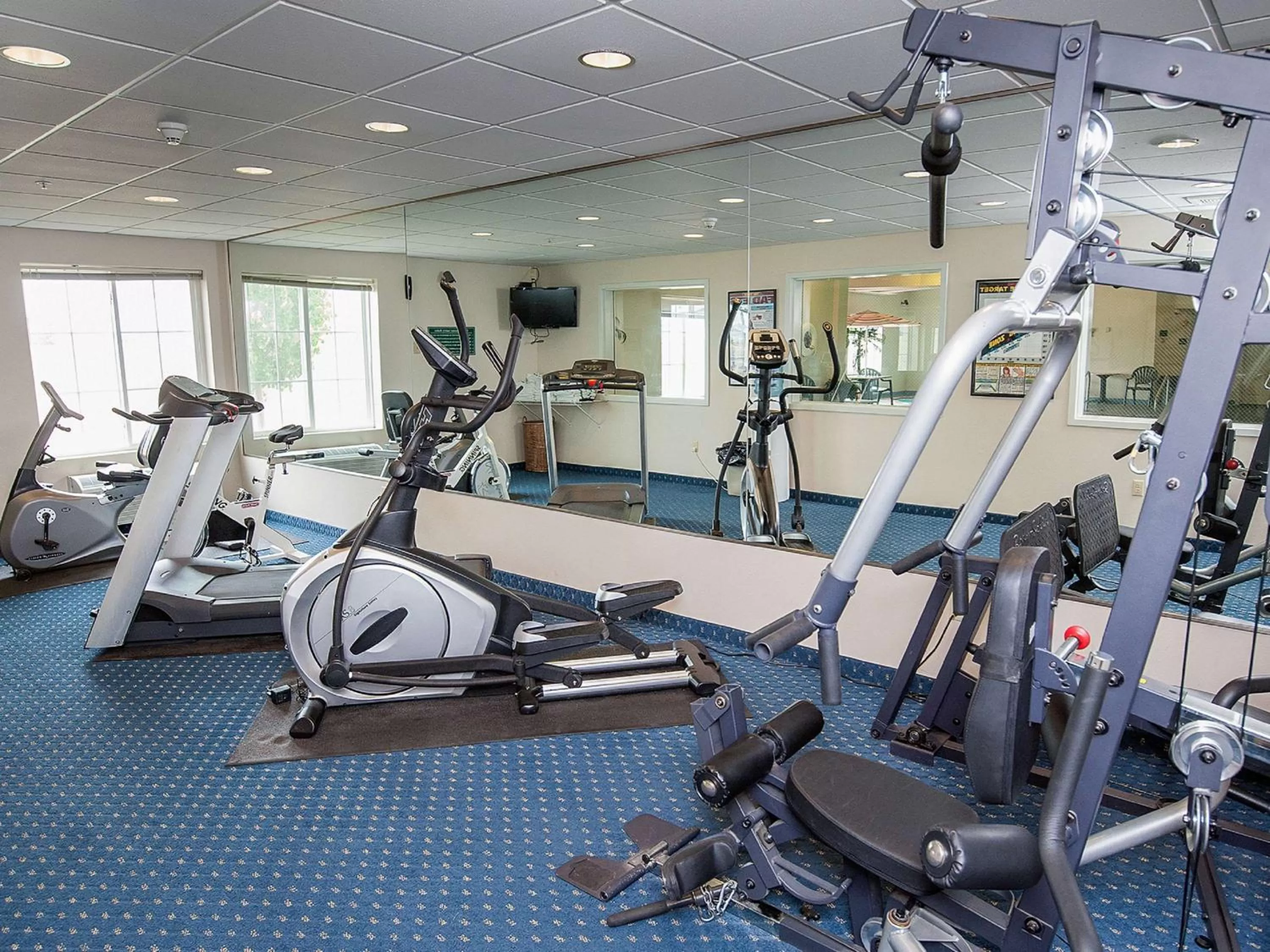 Fitness centre/facilities in SureStay Plus Hotel by Best Western Billings