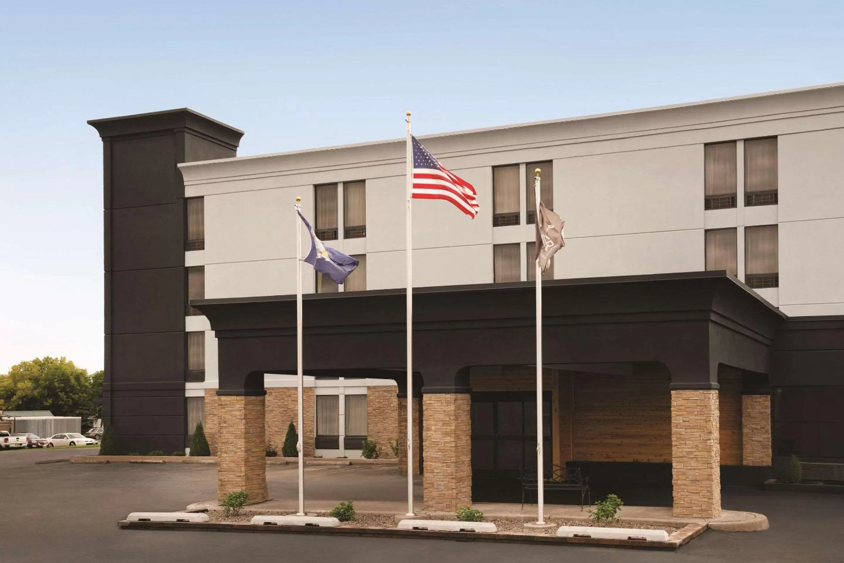 Property building in Comfort Inn & Suites Liverpool - Syracuse North
