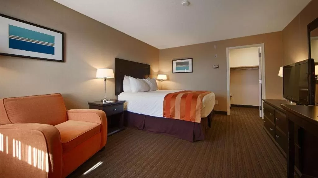 Bed in Best Western Cold Lake Inn