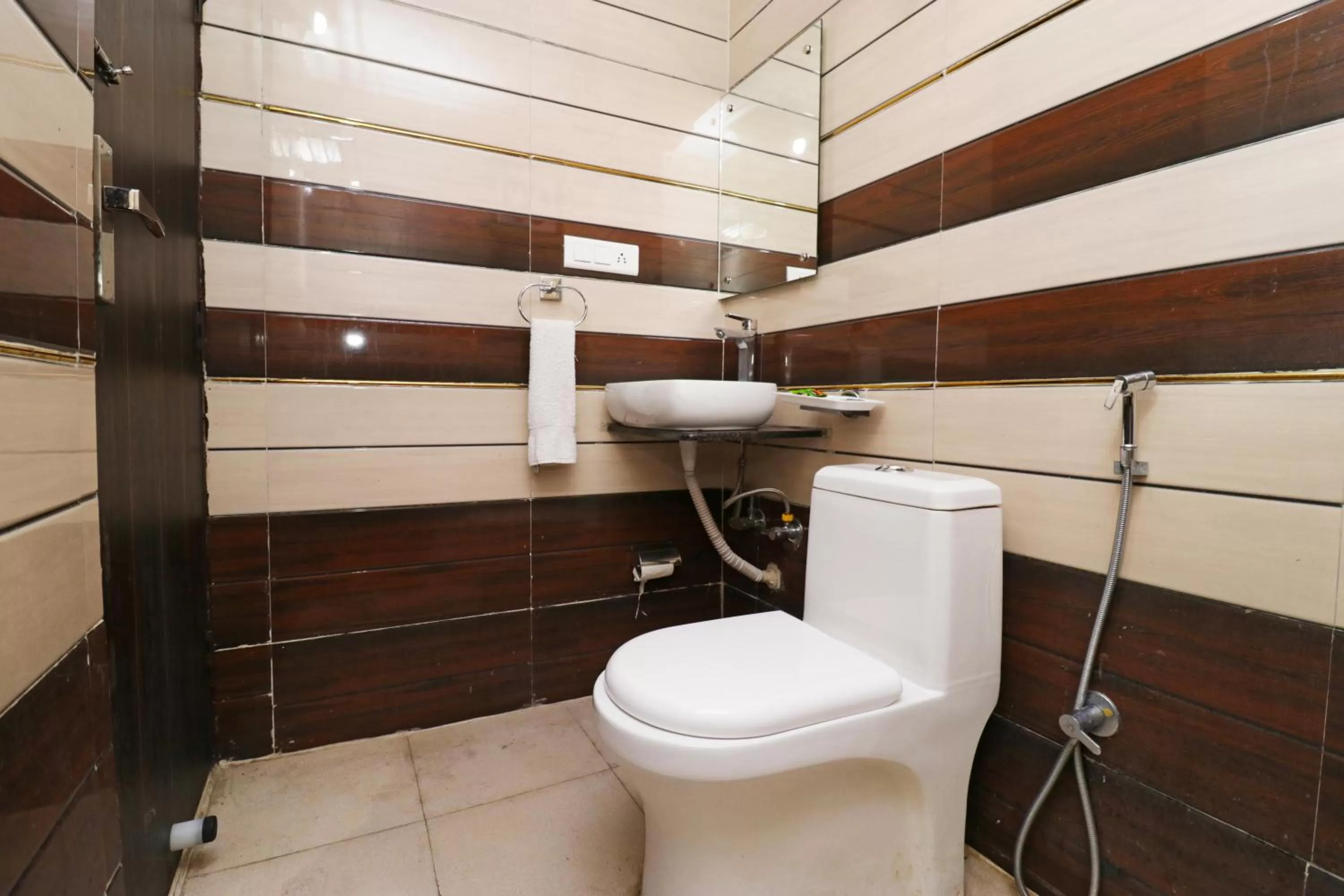 Bathroom in Airport Hotel Shivaka Inn