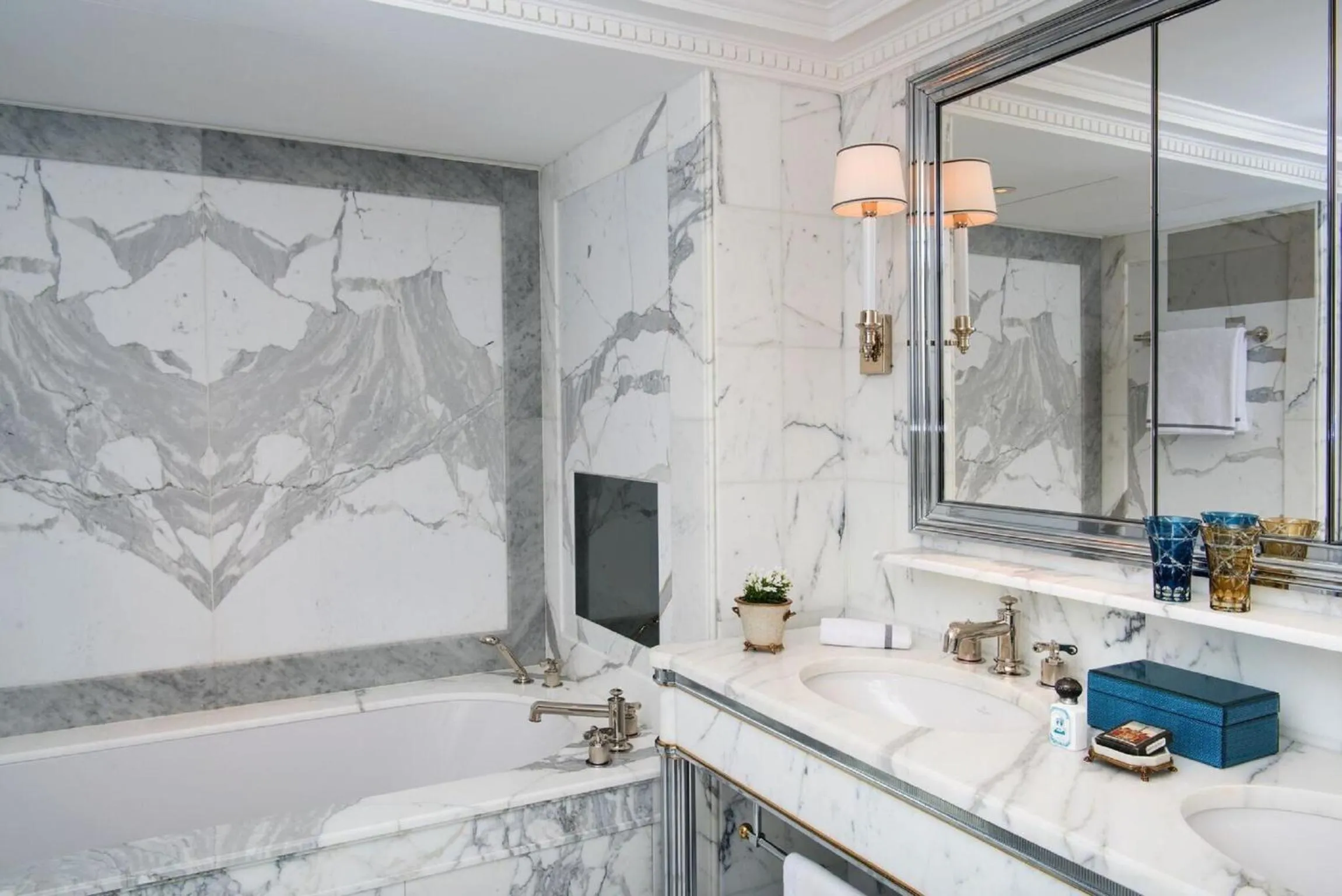 Bathroom in Hotel de Crillon