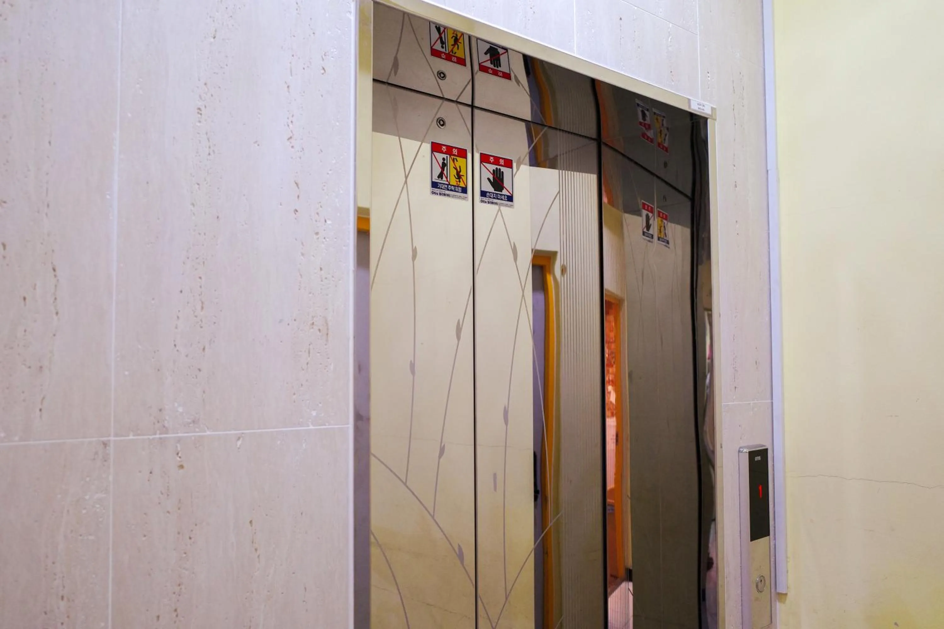 elevator in Starria Hostel foreign guest only