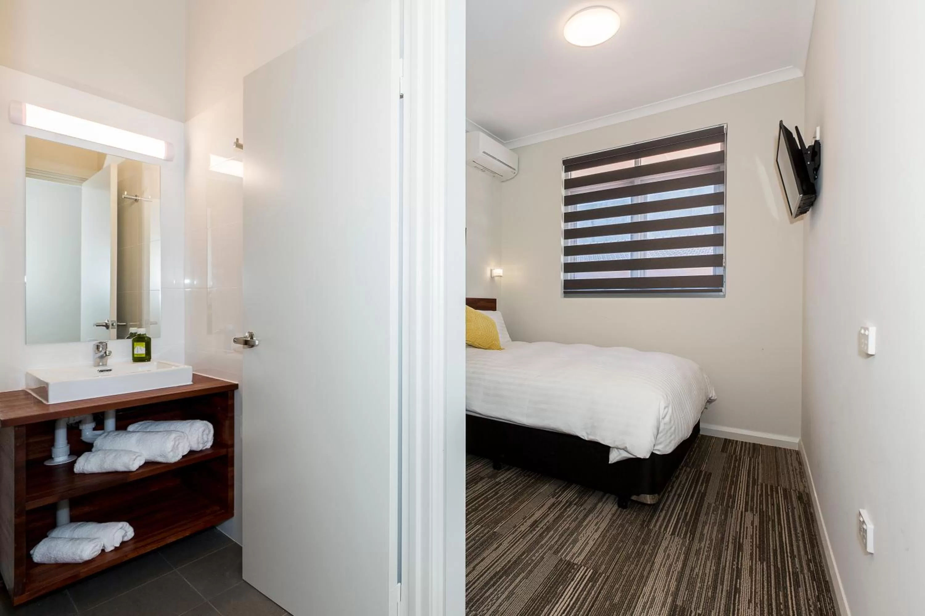 Bedroom, Bed in Gallery Hotel