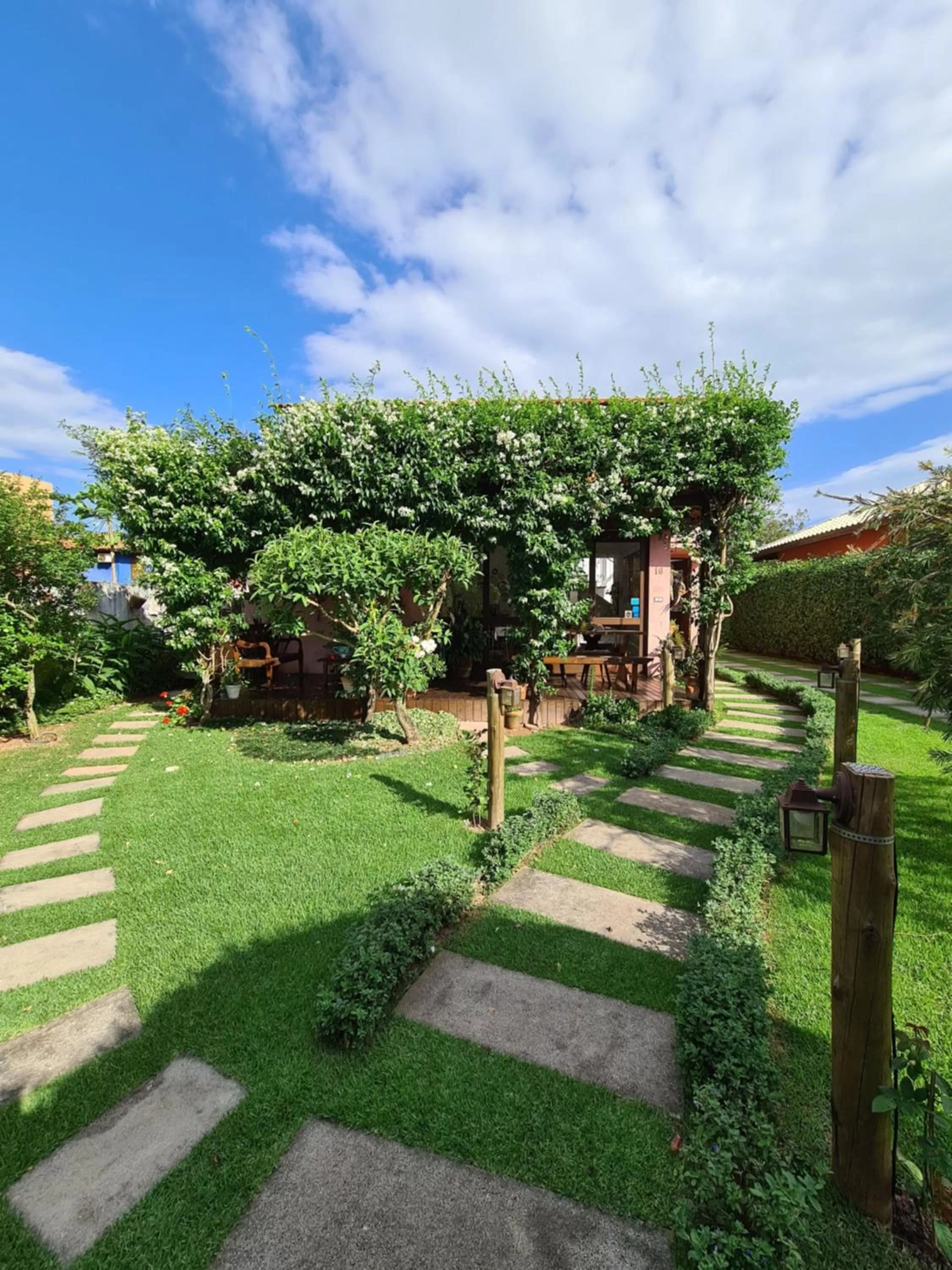 Facade/entrance, Garden in Pousada Vila Rosada