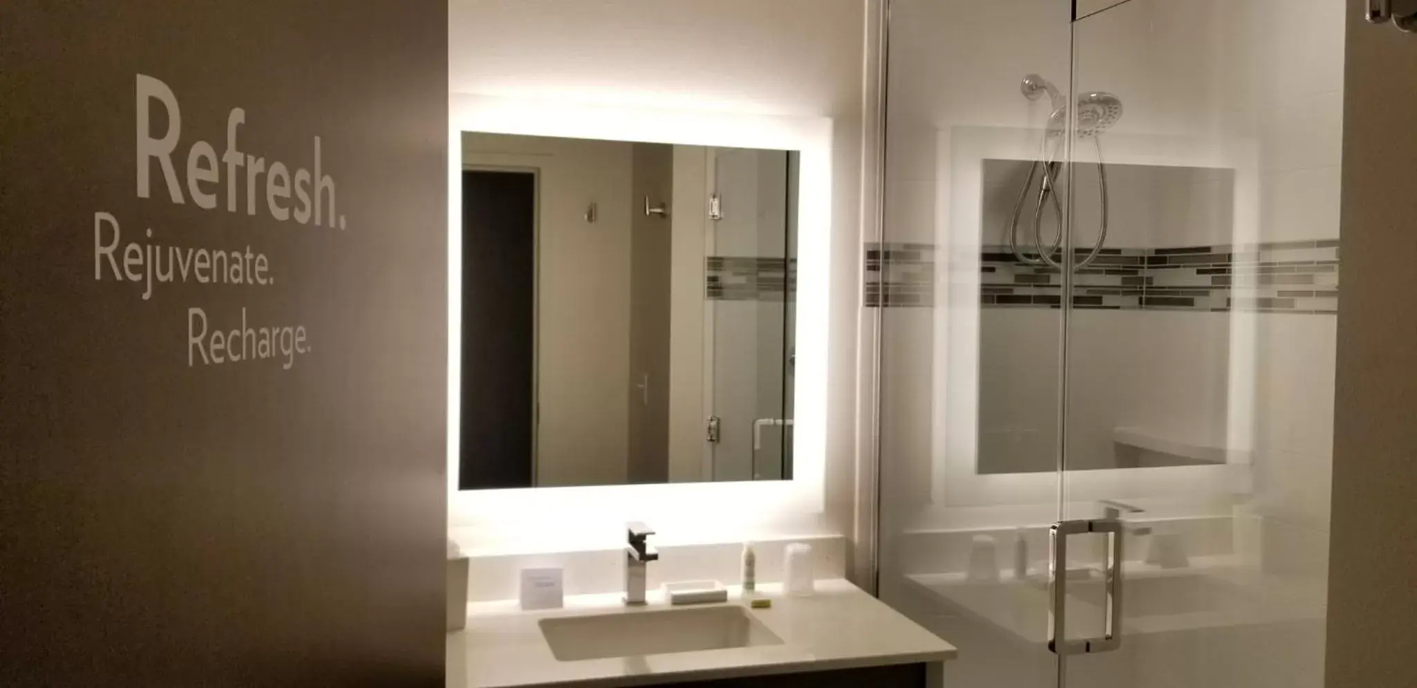 One-Bedroom Wellness King Suite in EVEN Hotel Eugene, an IHG Hotel One-Bedroom Wellness King Suite in EVEN Hotel Eugene, an IHG Hotel