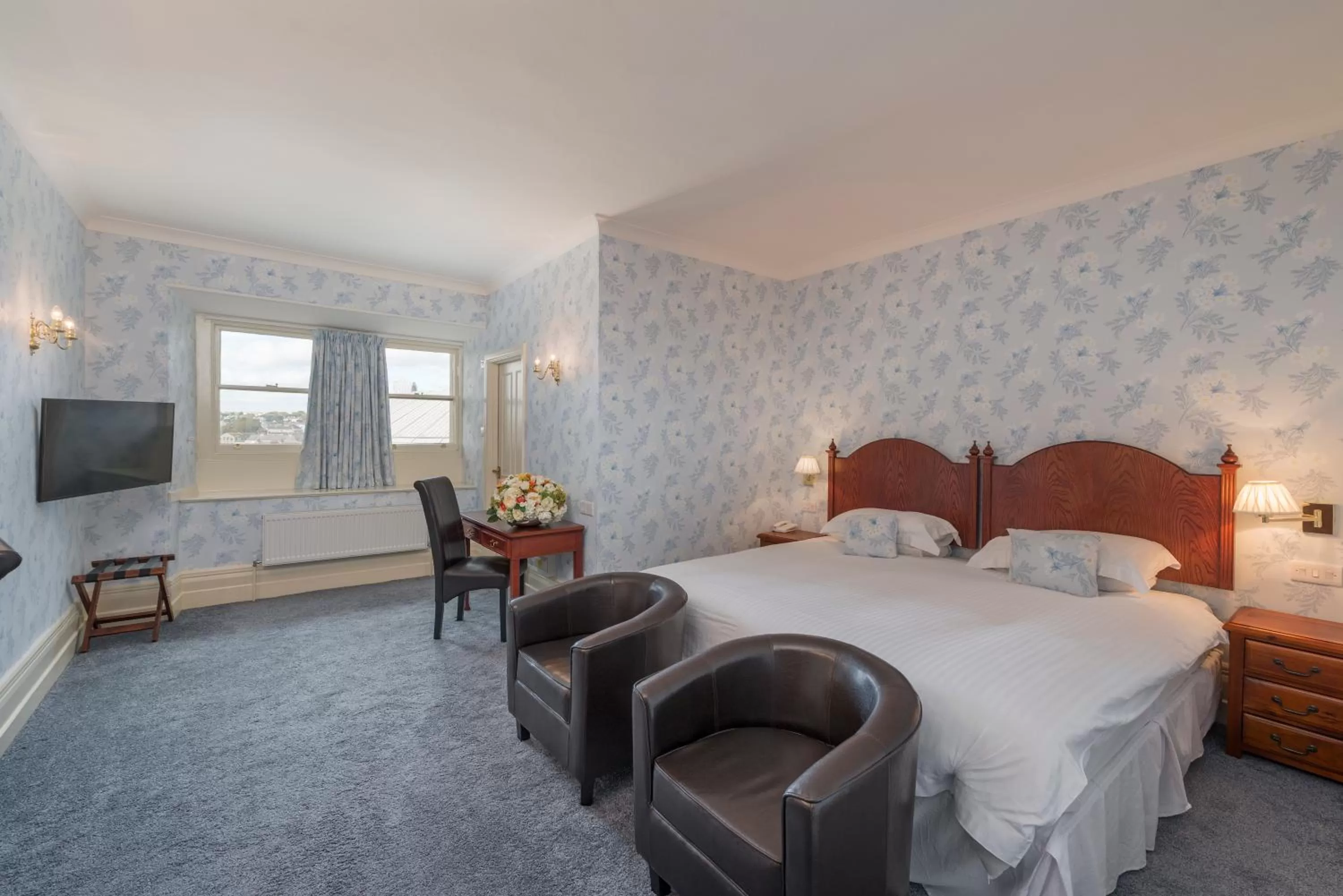 Bedroom, Bed in Duke Of Cornwall Hotel