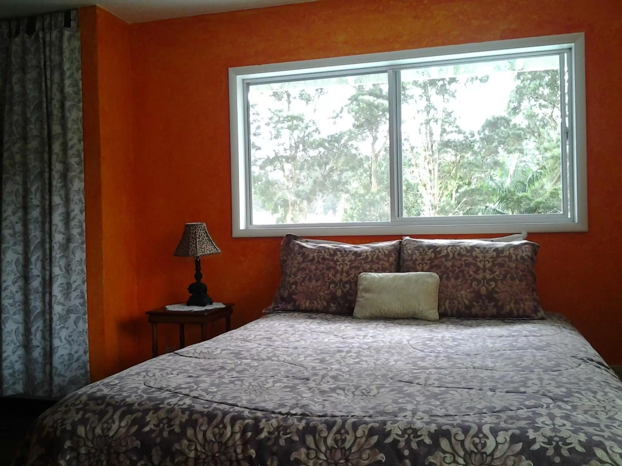 Bed in Lava Tree Tropic Inn