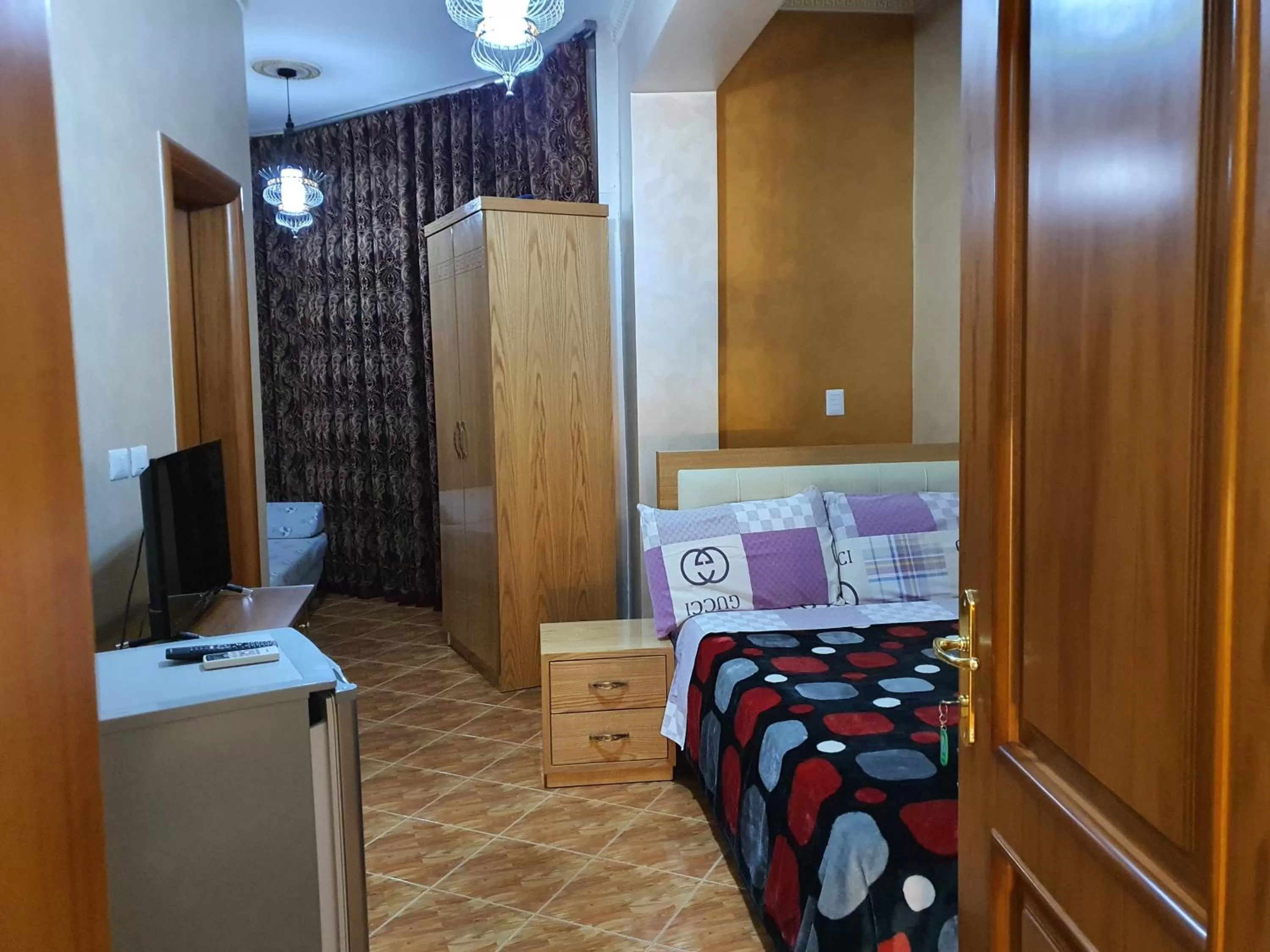 TV/Entertainment Center in Kompleksi GJONI