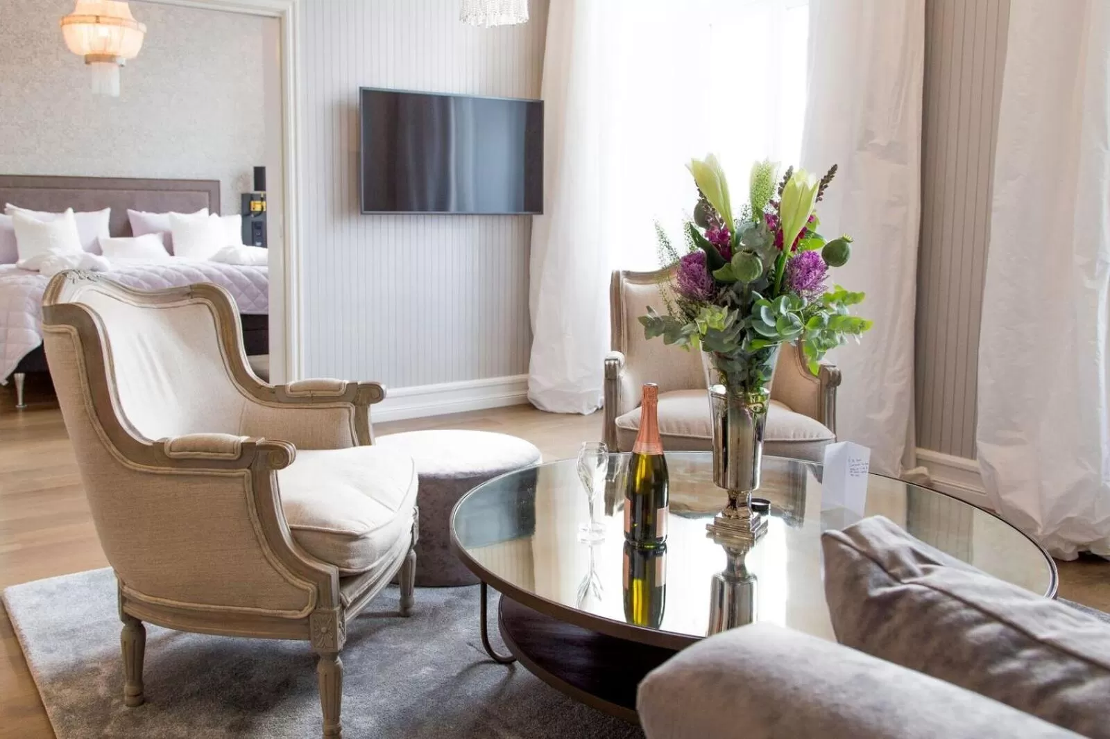 Living room, Bed in Continental du Sud