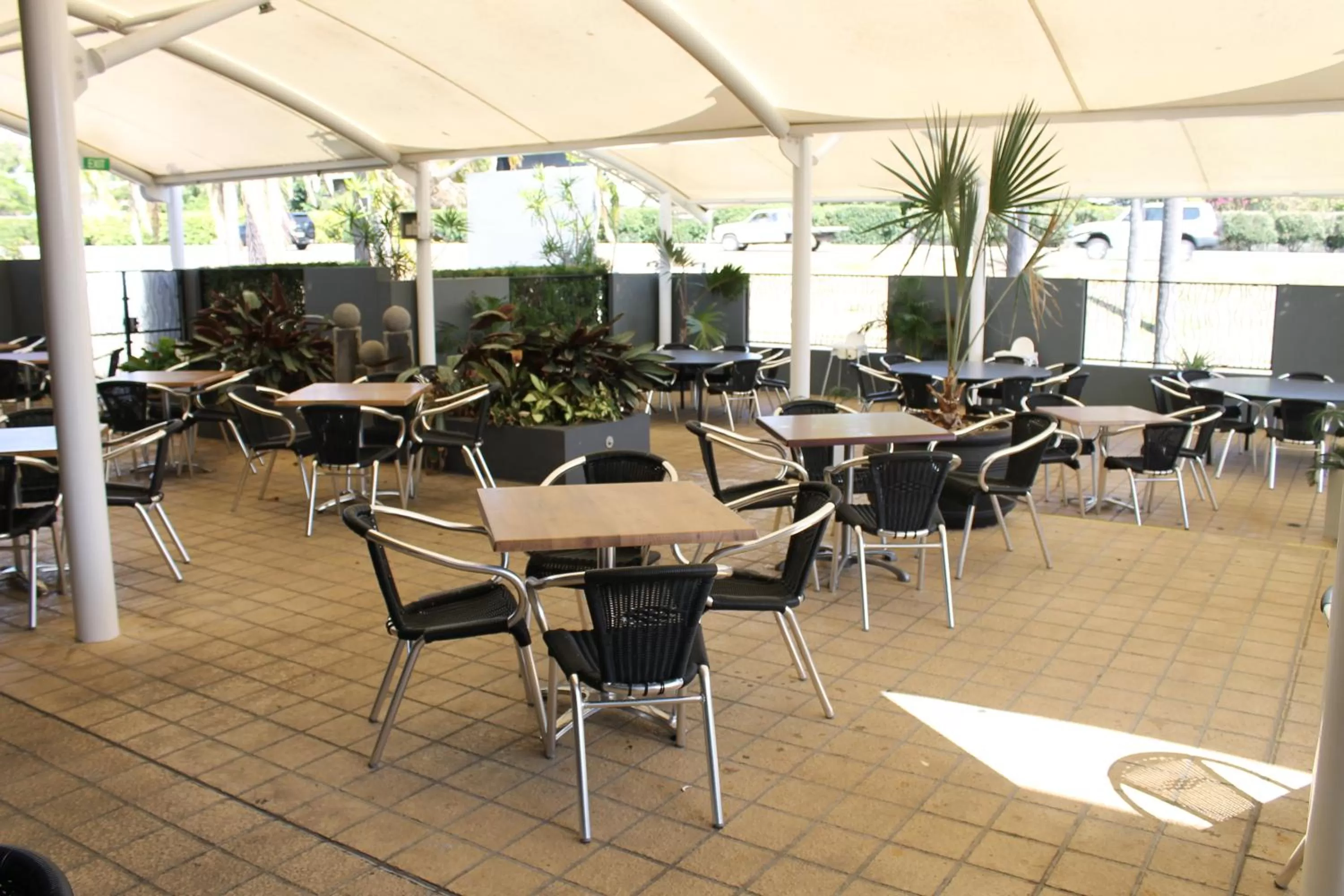 Patio, Restaurant/Places to Eat in Rocky Glen Hotel Motel Gladstone