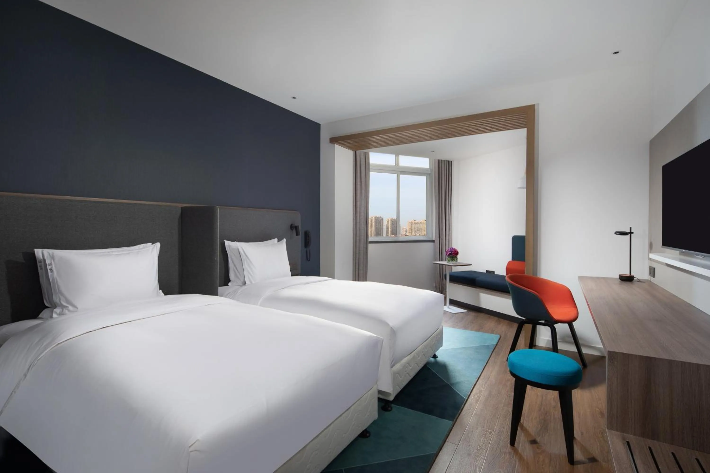 Photo of the whole room, Bed in Holiday Inn Express Chengdu Longquanyi North by IHG
