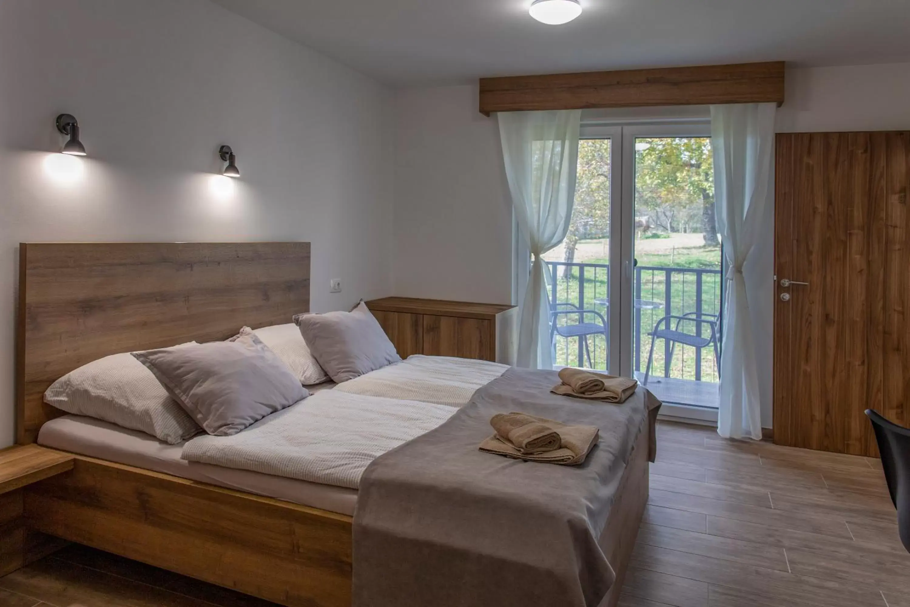 Double Room with Mountain View in Vila Marin Miler Double Room with Mountain View in Vila Marin Miler