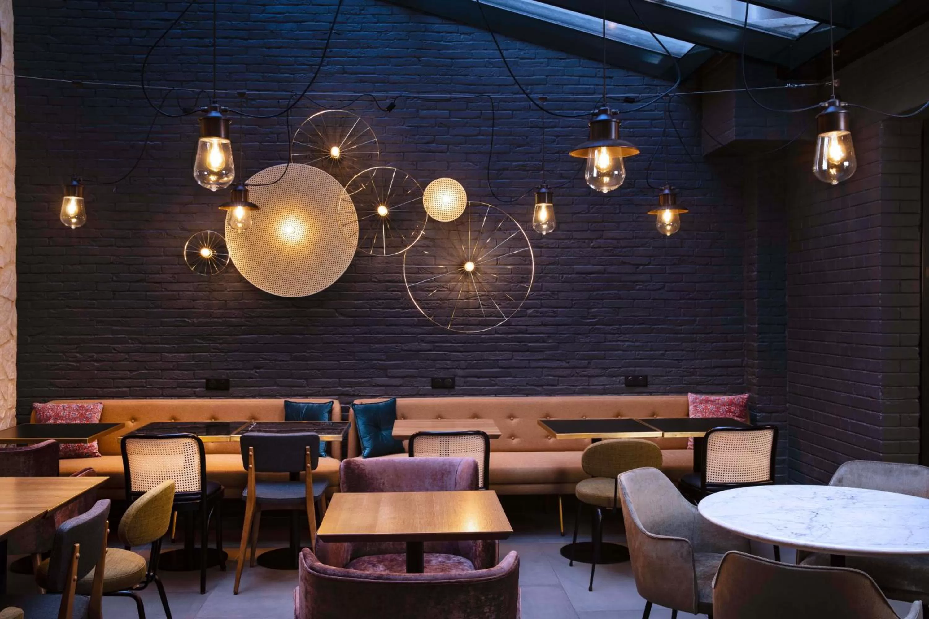 Restaurant/places to eat in Maison 46